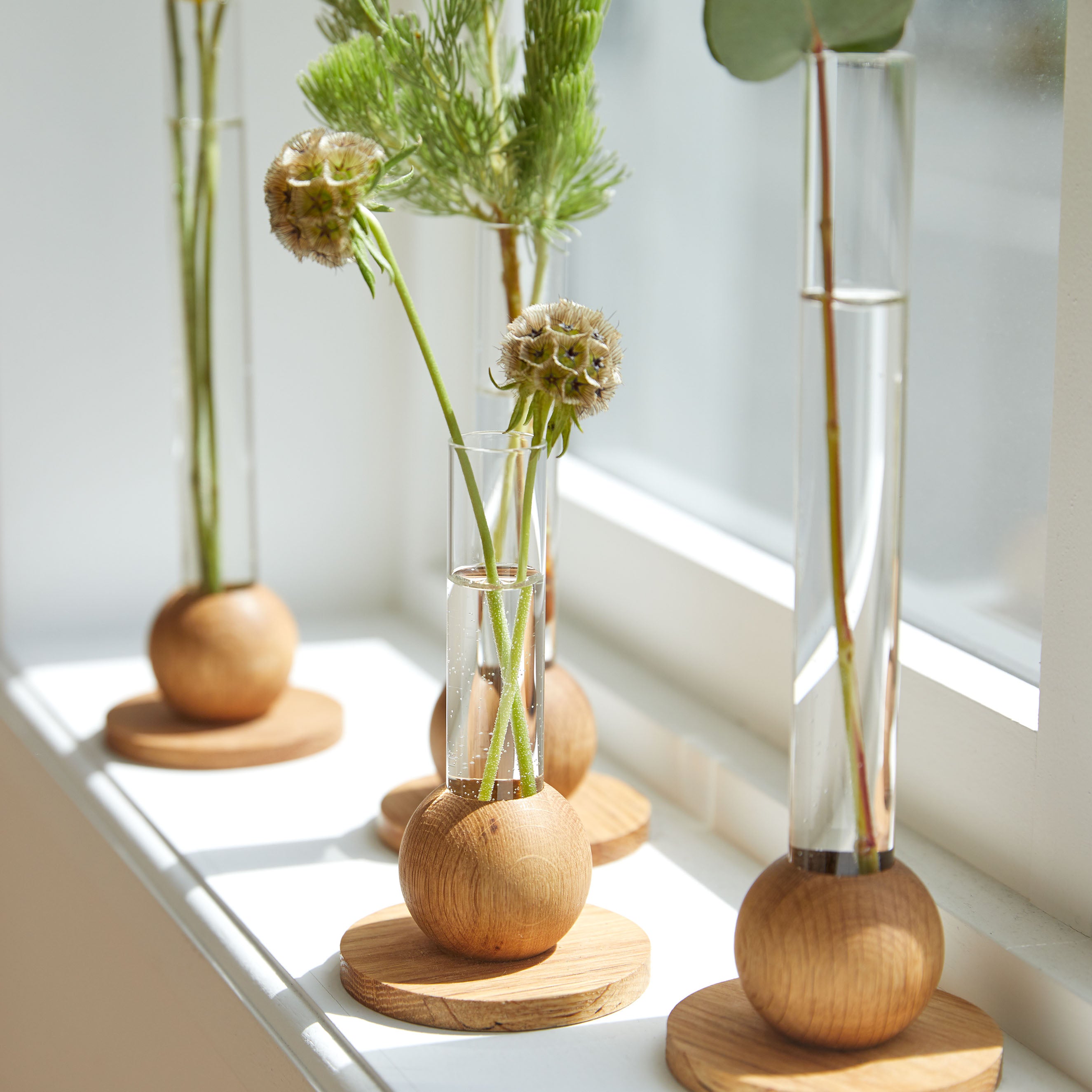 ナチュラルなインテリアに合う木とガラスの一輪挿し 【BAUM - バオム】