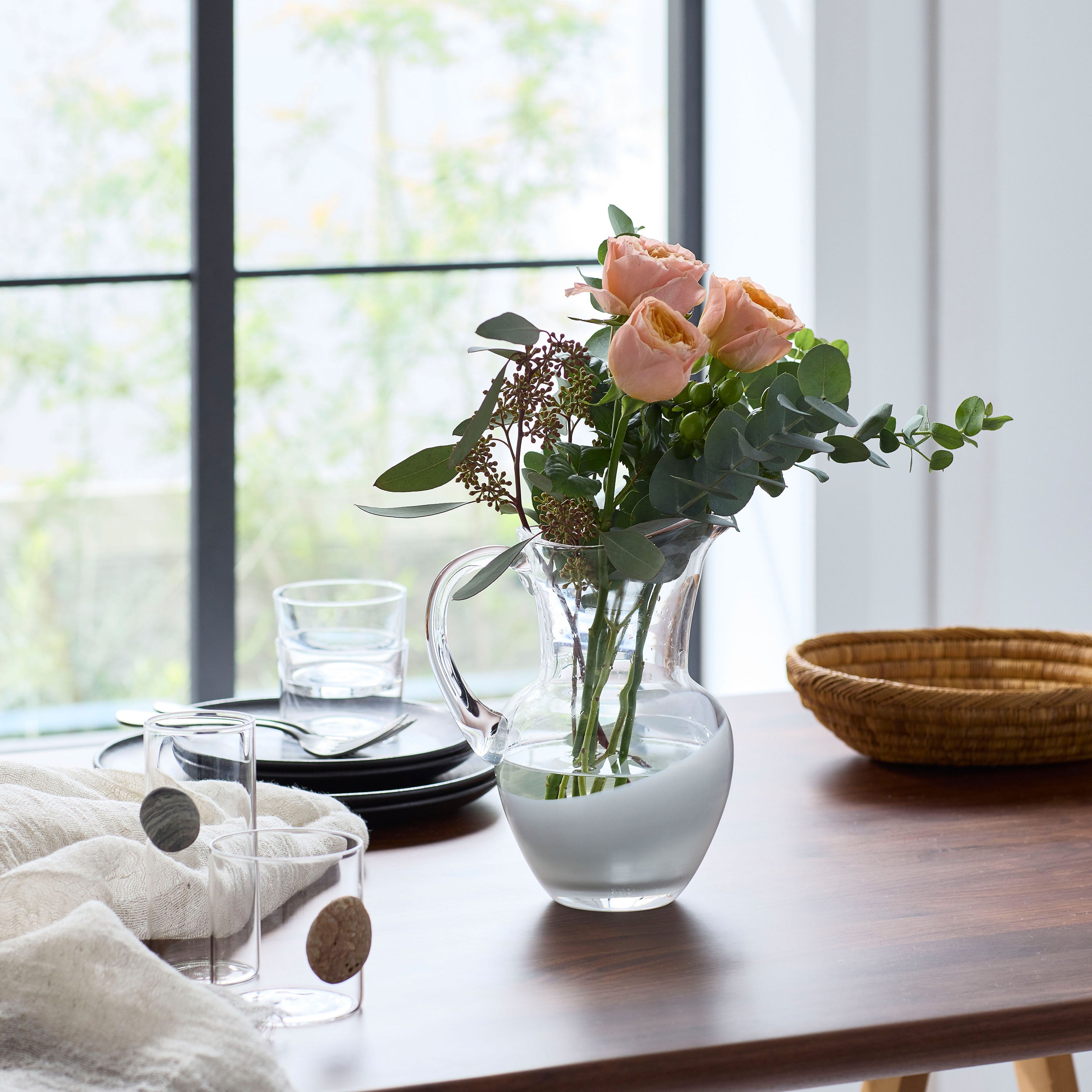 普段使いにおすすめ!ピッチャー型のガラスの花瓶【 Eaubelle - オーベル】