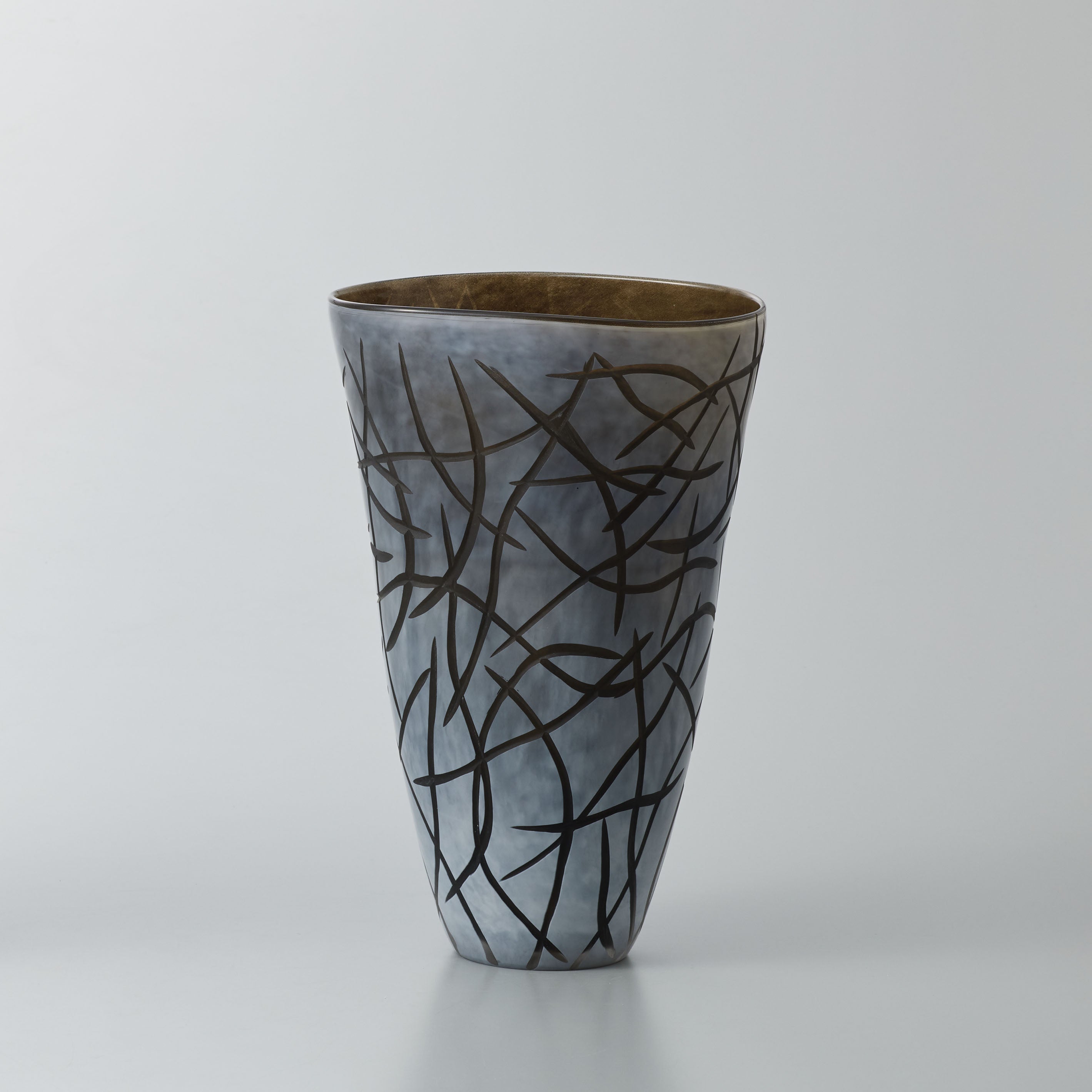 ダークファンタジーなイメージのガラスの花瓶【Mago - マーゴ】