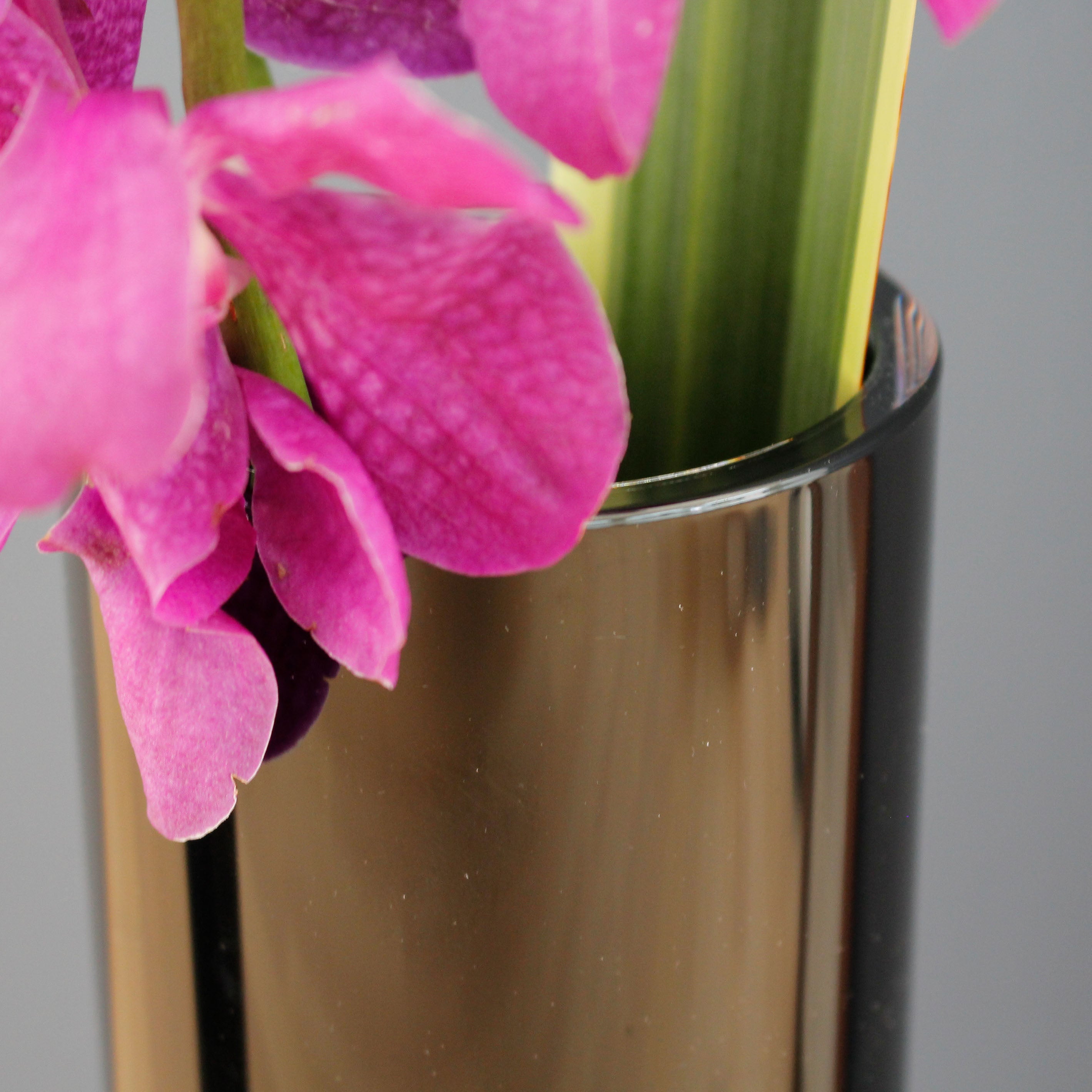 スタイリッシュなシリンダーの花瓶【PC cylinder - ピーシー シリンダー】割れにくいポリカーボネート製