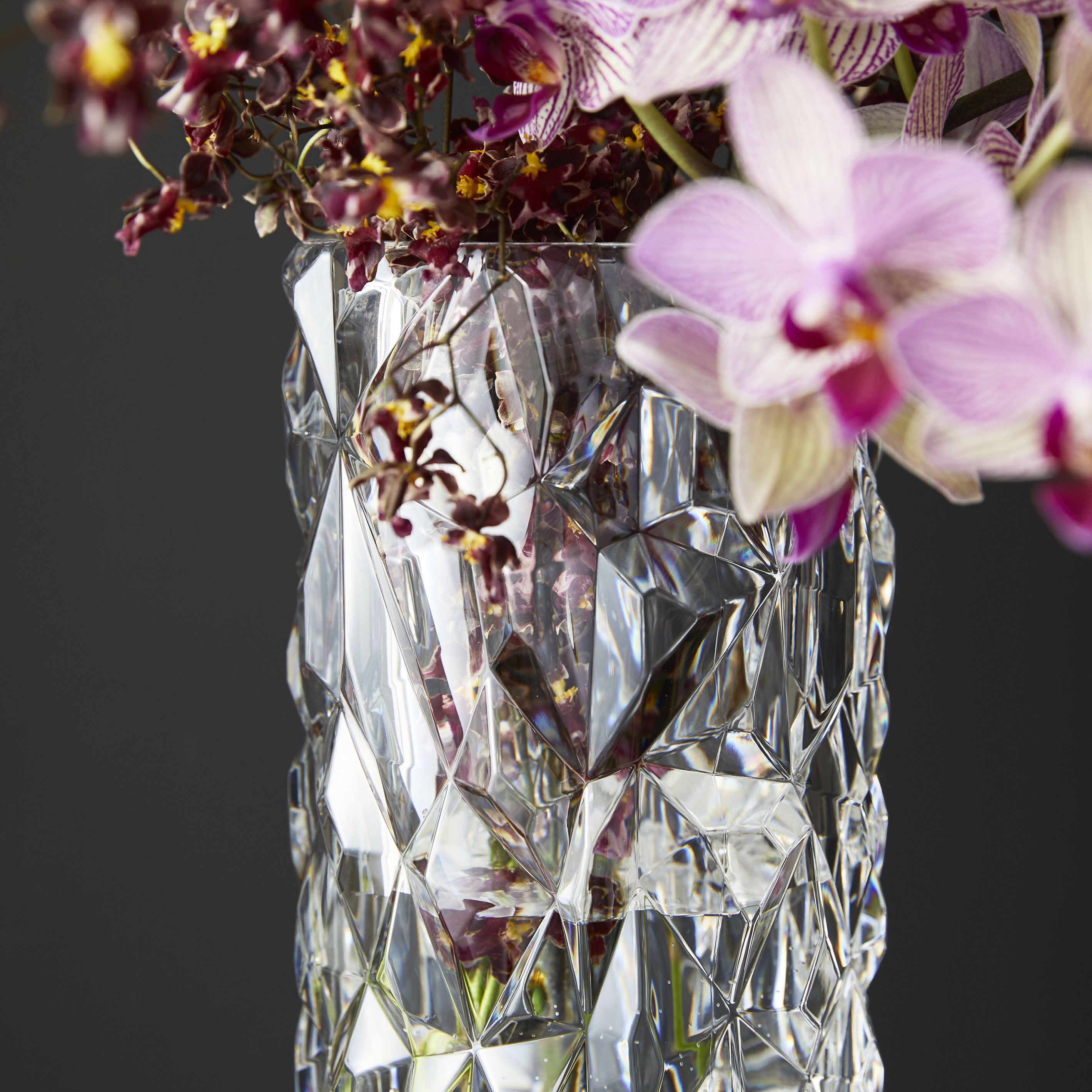 クリスタルガラスのような立体感が魅力の花瓶【PC glitter - ピーシー グリッター】割れにくいポリカーボネート製!