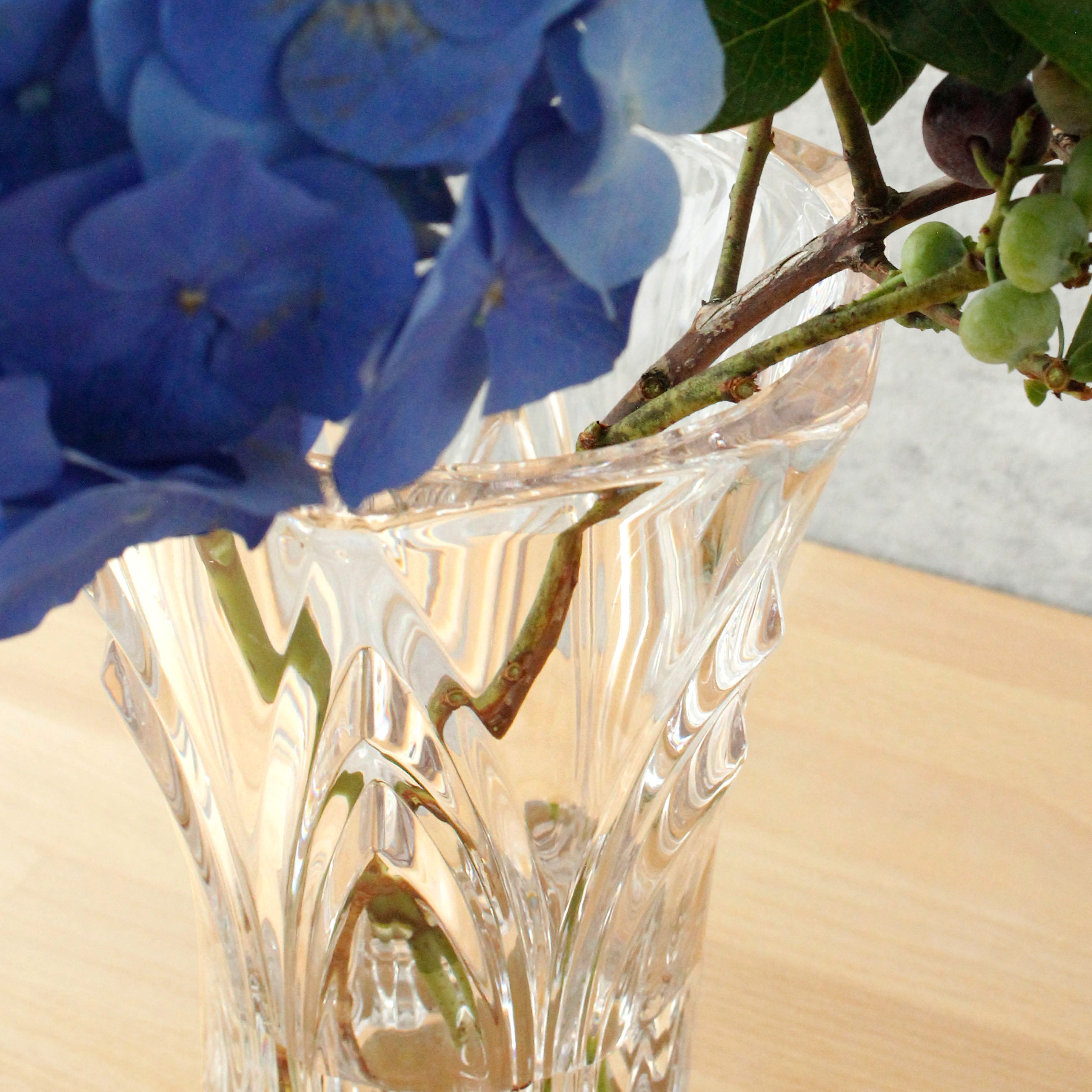 クリスタルカットような立体感！洗練された美しいフォルムの花瓶【PC reflet - ピーシー ルフレ】