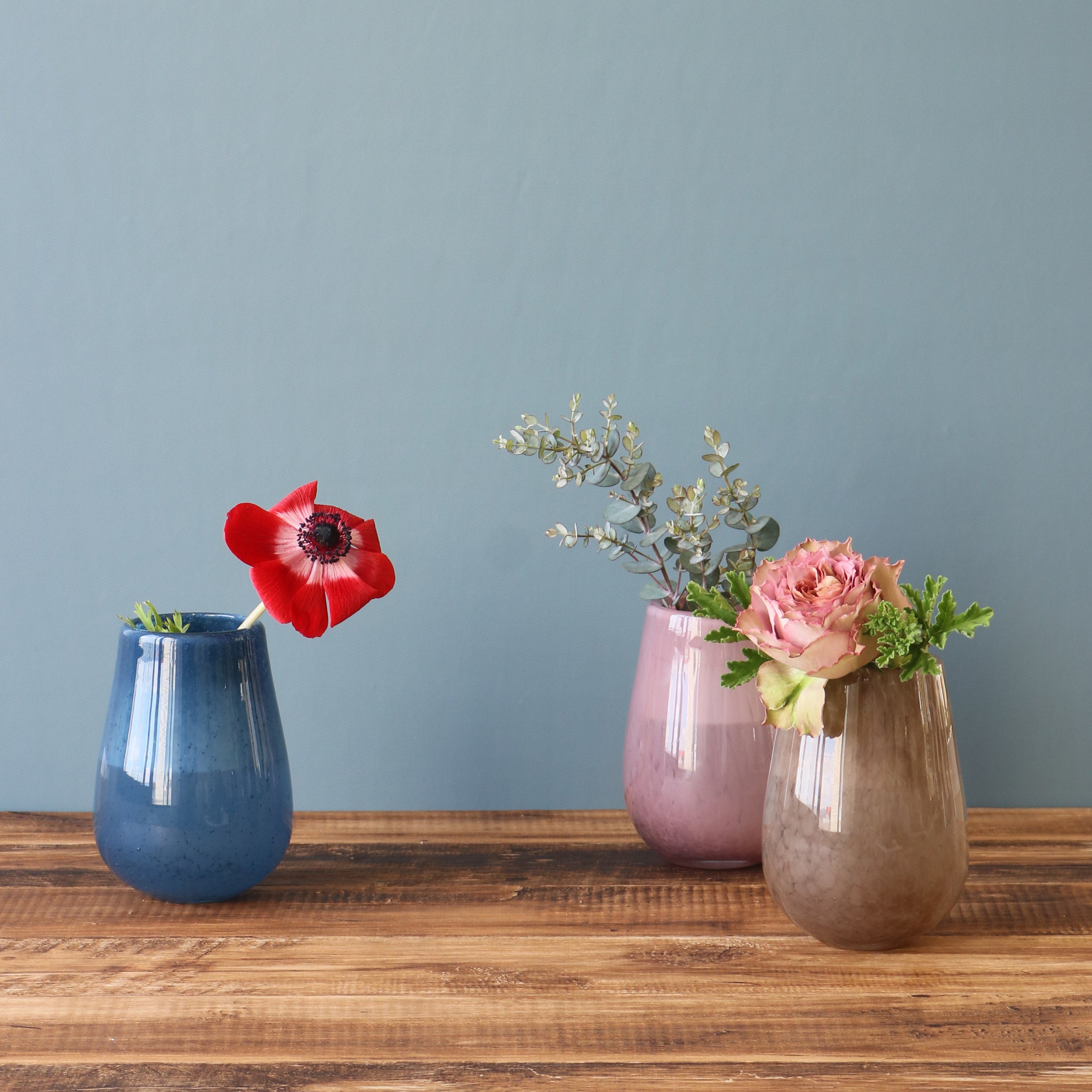 カラフルな花を合わせたい、美しいカラーが光に映えるハンドメイドガラス【Soufflé - スフレ】