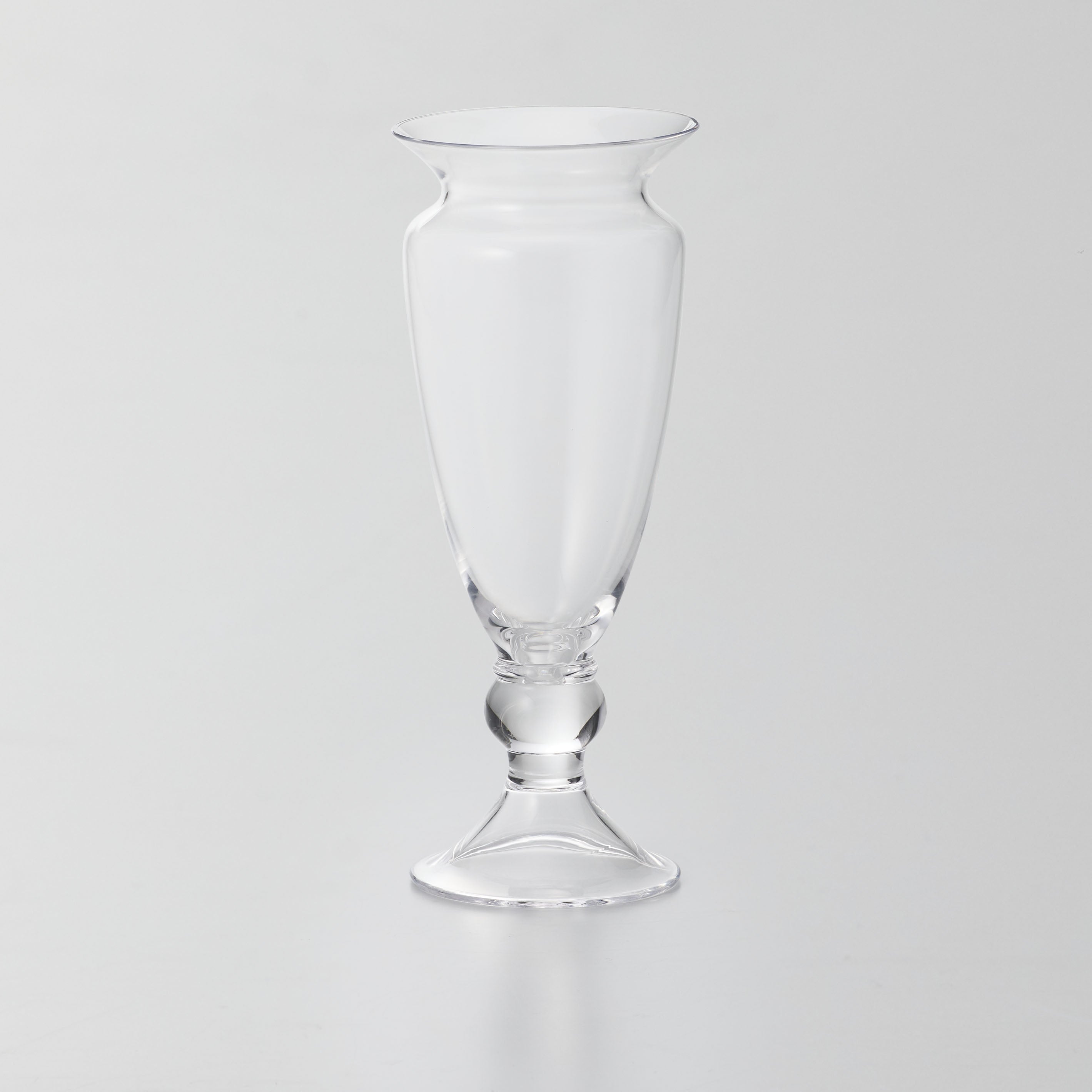 花を飾るのが特別なひとときに。クラシックなガラスの花瓶【 adrett - アドレット 】