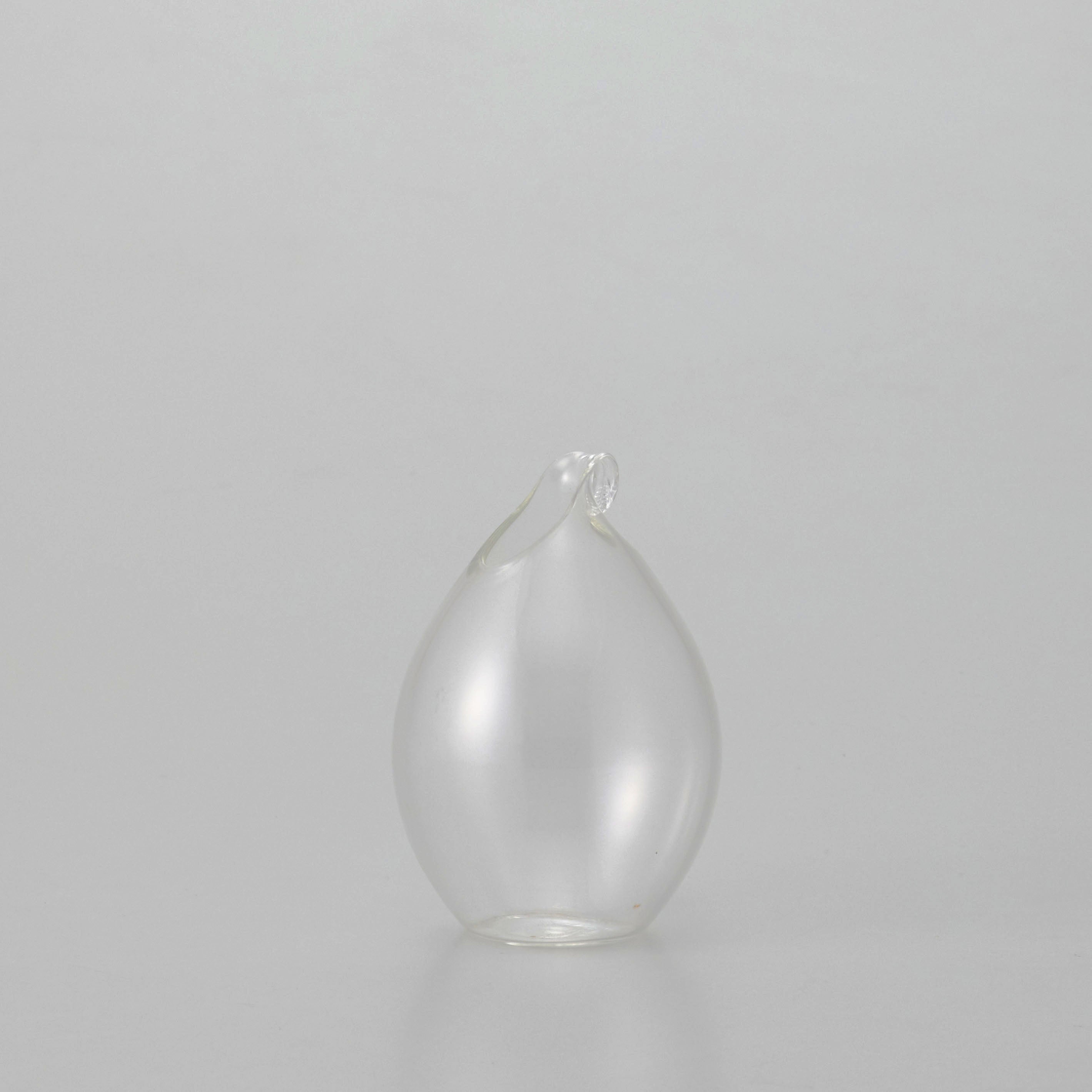 吊るしても置いてもOK!2wayで楽しめる丸いガラスの花瓶【airy drop - エアリードロップ】