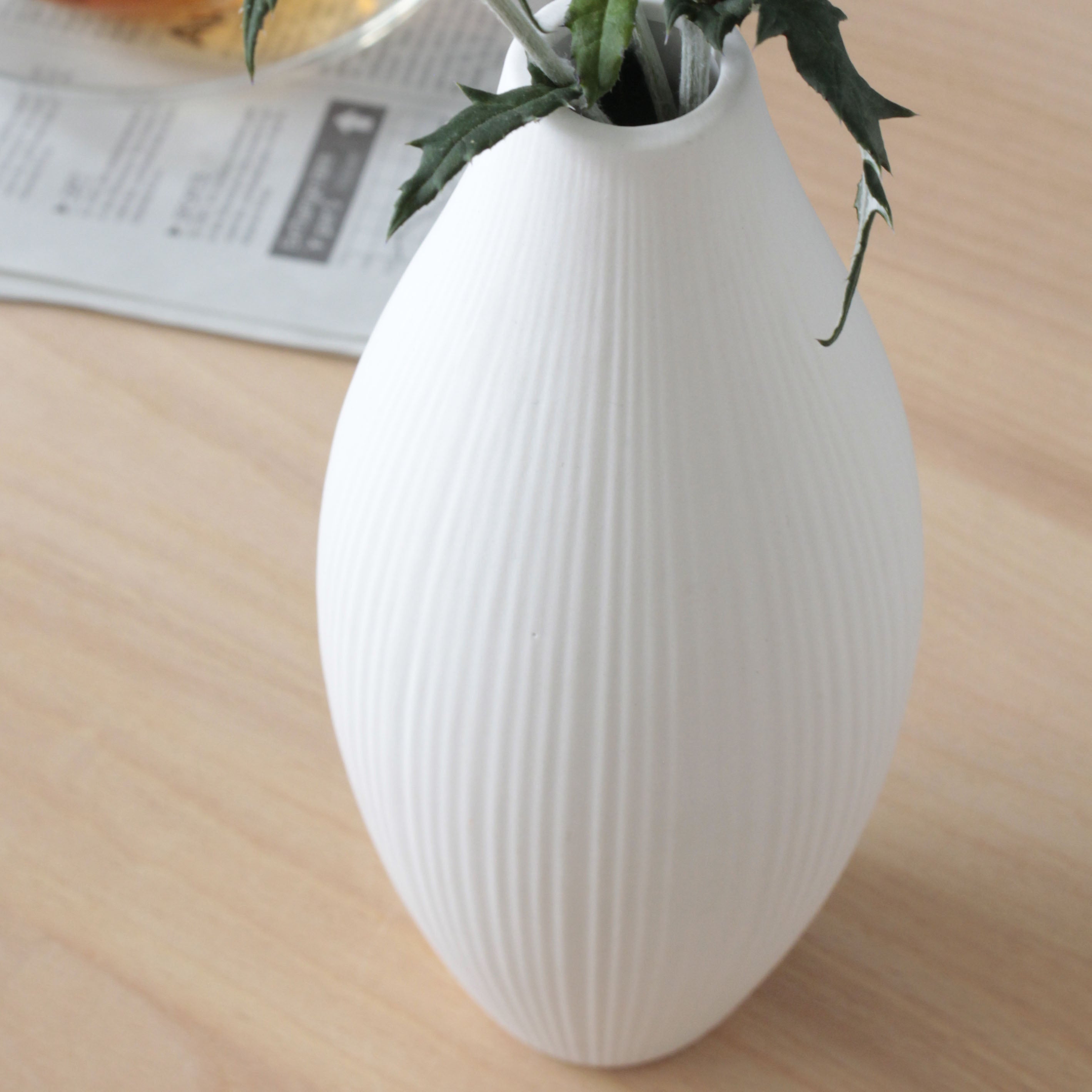 北欧モダンのスッキリとしたマットホワイトの花瓶【bud - バド】