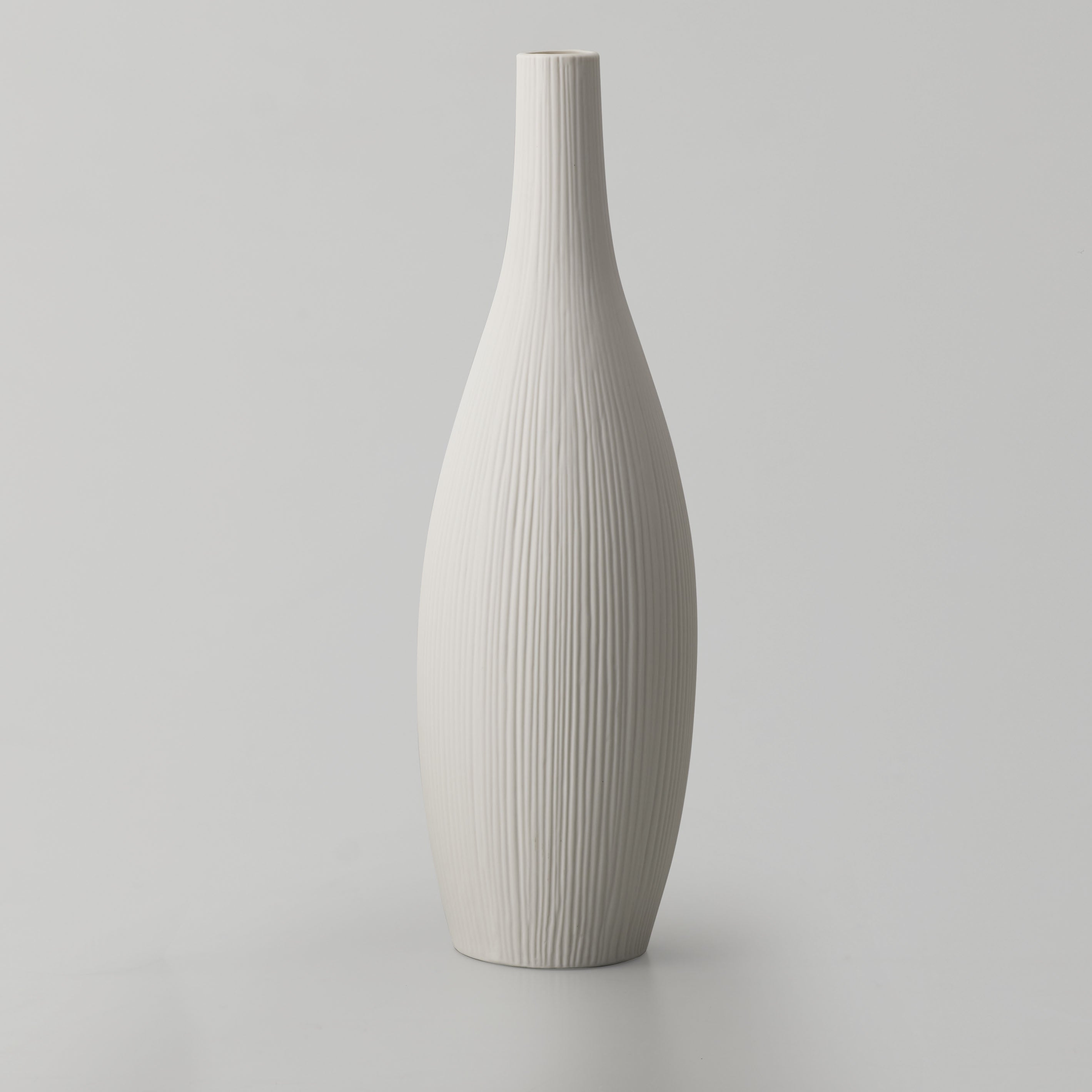 北欧モダン 丸みのあるマットホワイトの花瓶【 bulbo - ブルボ 】