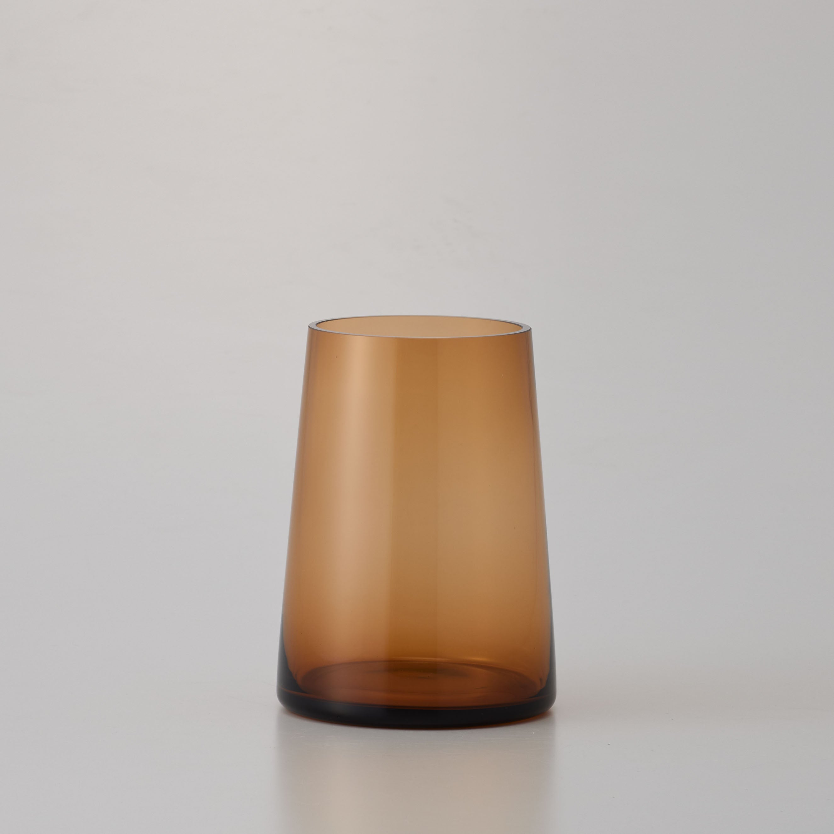 スモーキーカラーがおしゃれ!バリエーションも豊富で、最適なサイズがきっと見つかる!シンプルなガラスの花瓶【conicaglass - コニカグラス】