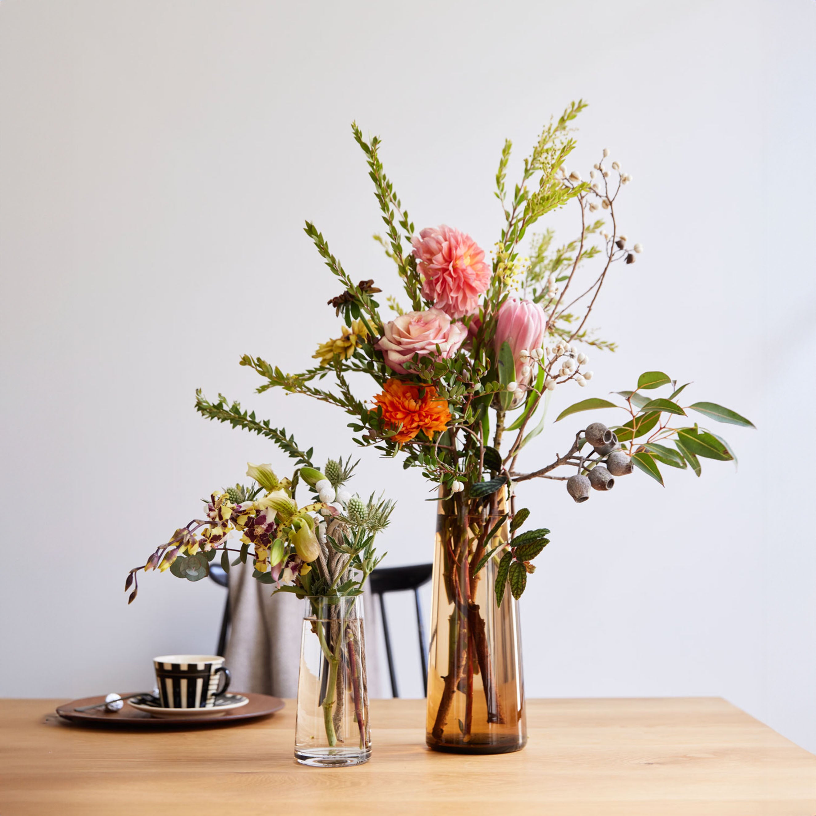 スモーキーカラーがおしゃれ!バリエーションも豊富で、最適なサイズがきっと見つかる!シンプルなガラスの花瓶【conicaglass - コニカグラス】