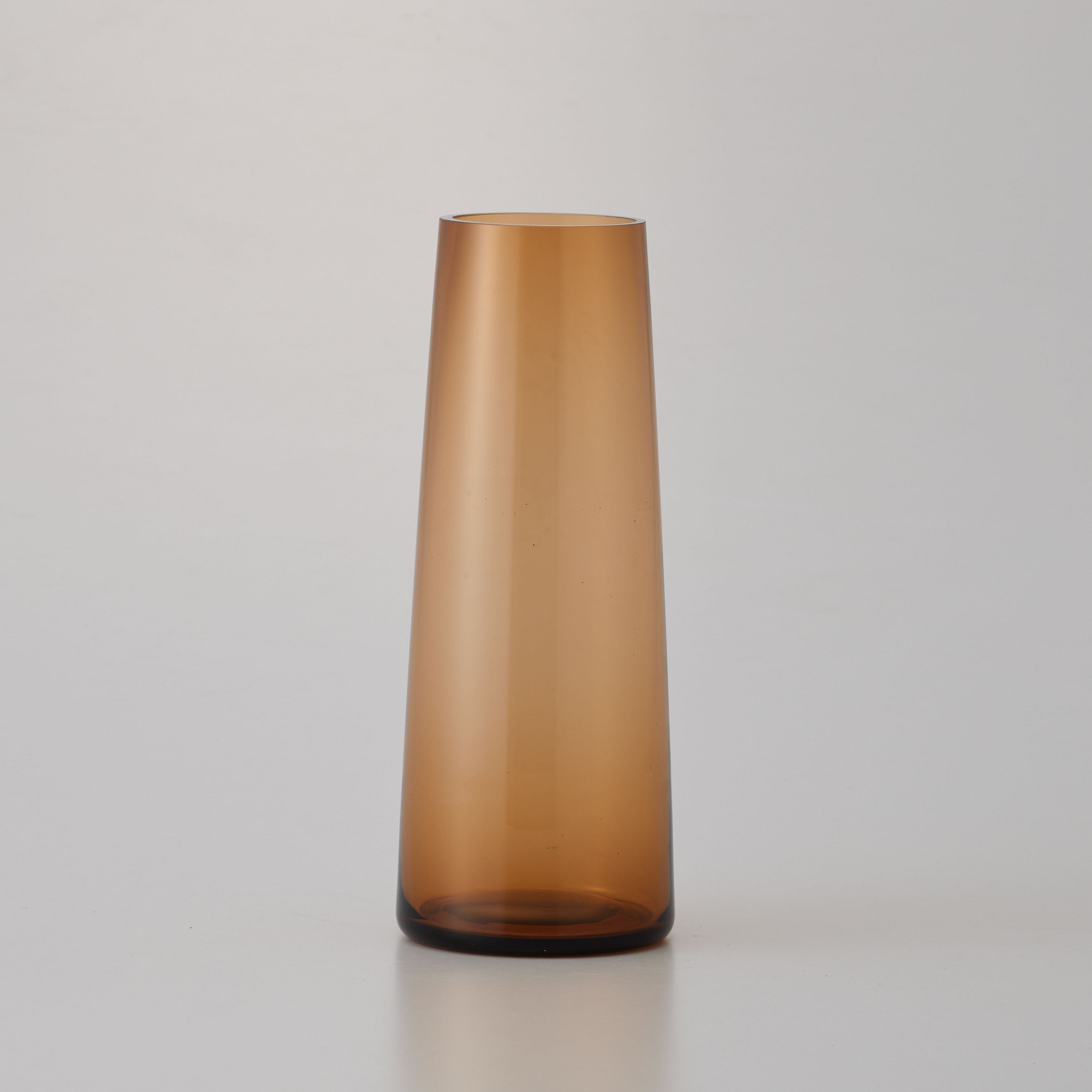 スモーキーカラーがおしゃれ!バリエーションも豊富で、最適なサイズがきっと見つかる!シンプルなガラスの花瓶【conicaglass - コニカグラス】