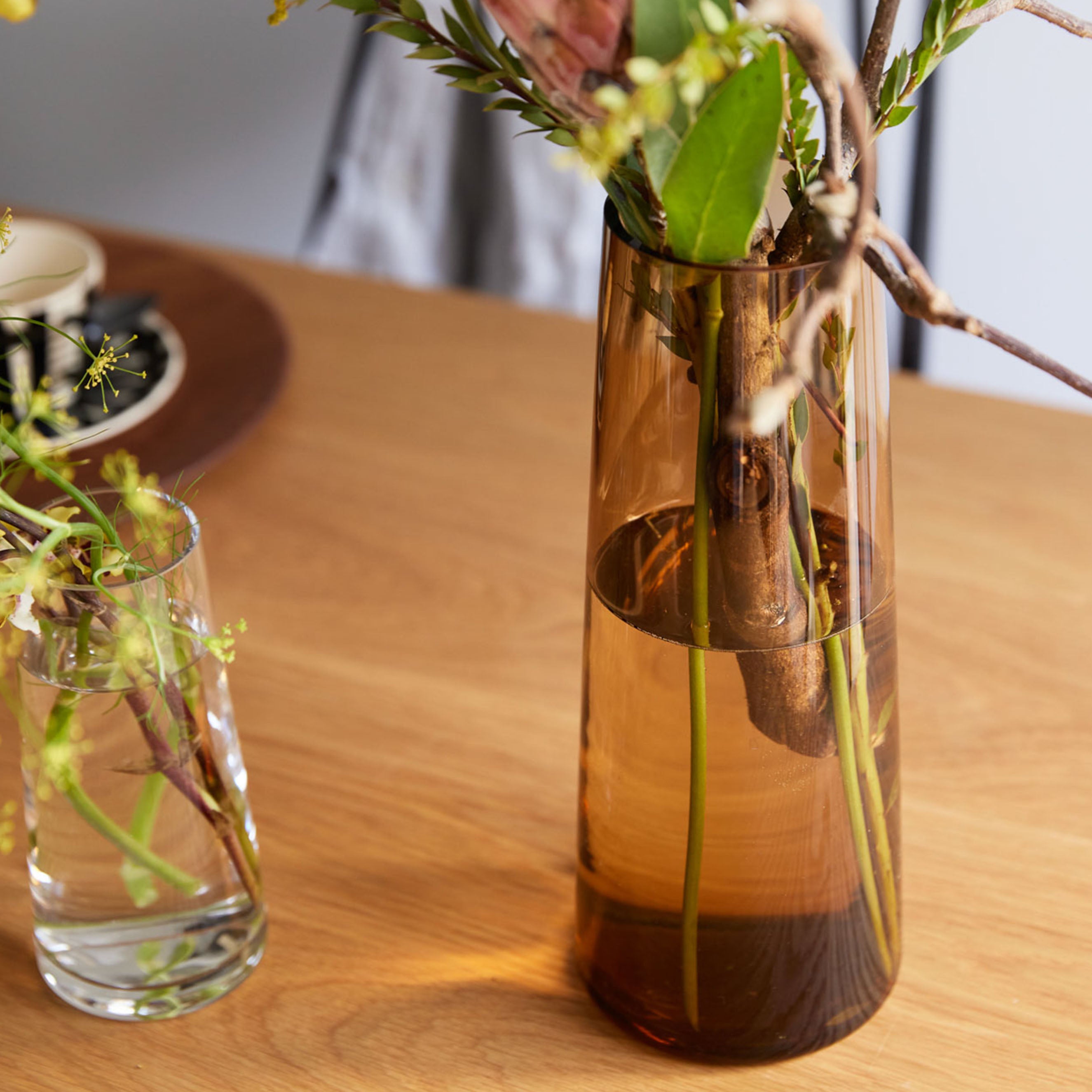 スモーキーカラーがおしゃれ!バリエーションも豊富で、最適なサイズがきっと見つかる!シンプルなガラスの花瓶【conicaglass - コニカグラス】