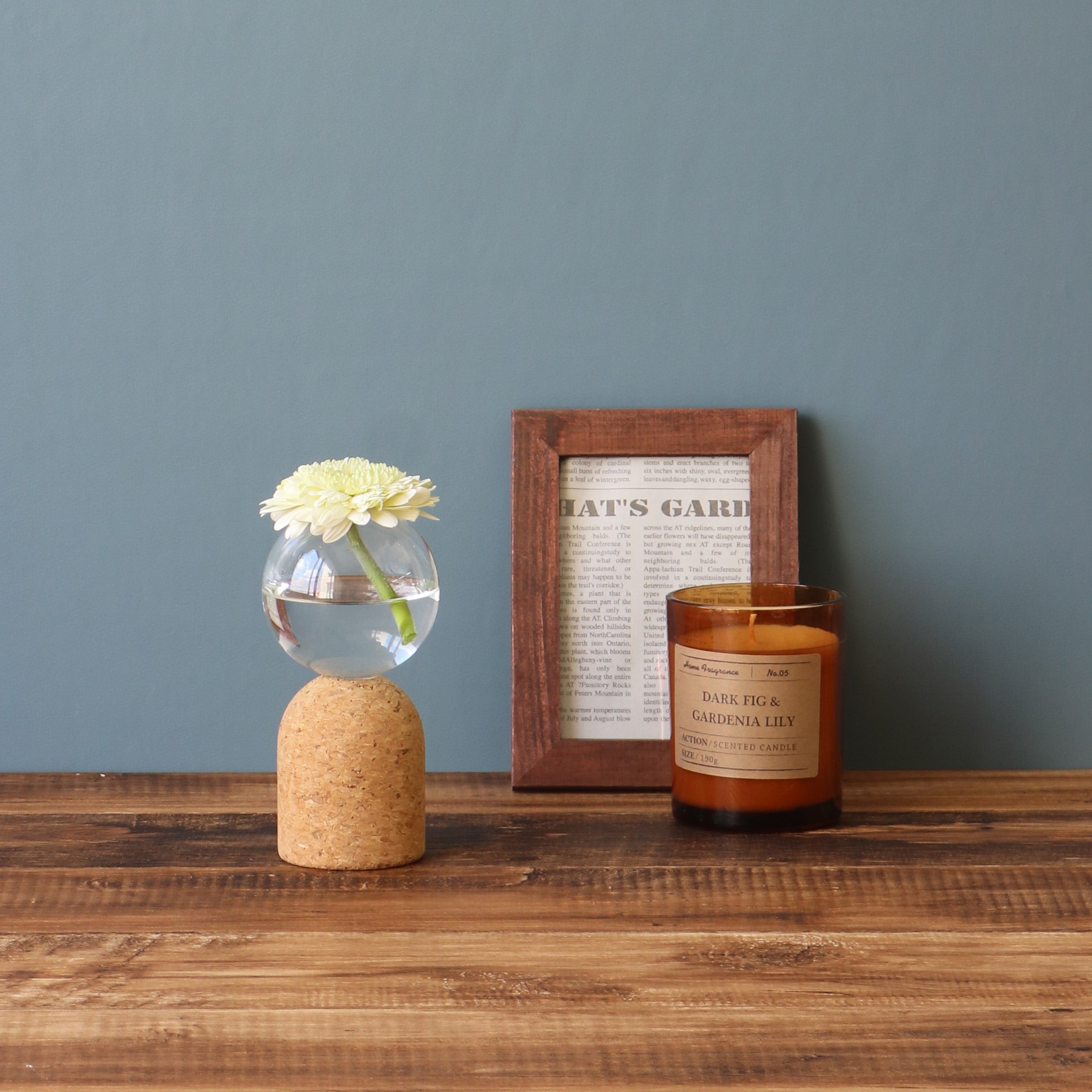 ころんと丸いコルクが愛らしいガラスの一輪挿し【coruru - コルル】