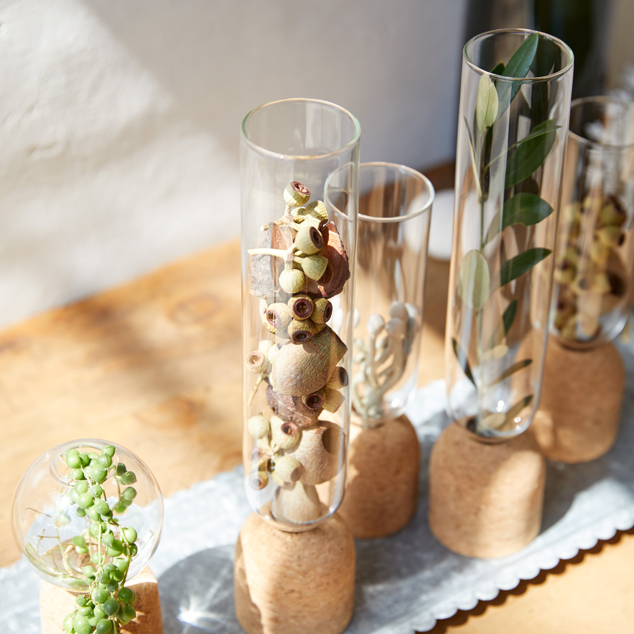 ころんと丸いコルクが愛らしいガラスの一輪挿し【coruru - コルル】