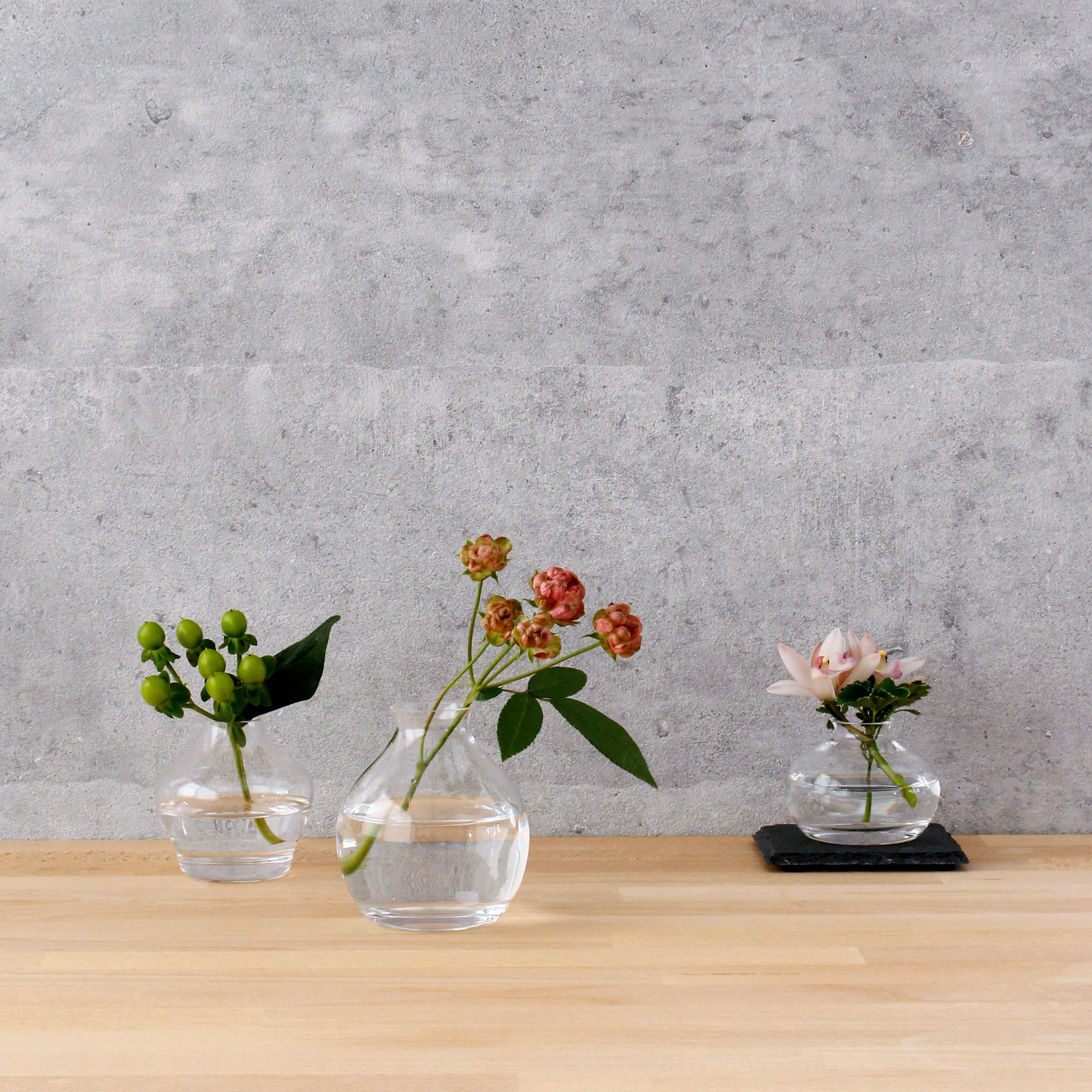 短い花におすすめ、小さなガラスの一輪挿し【courbe mini - クルブミニ】