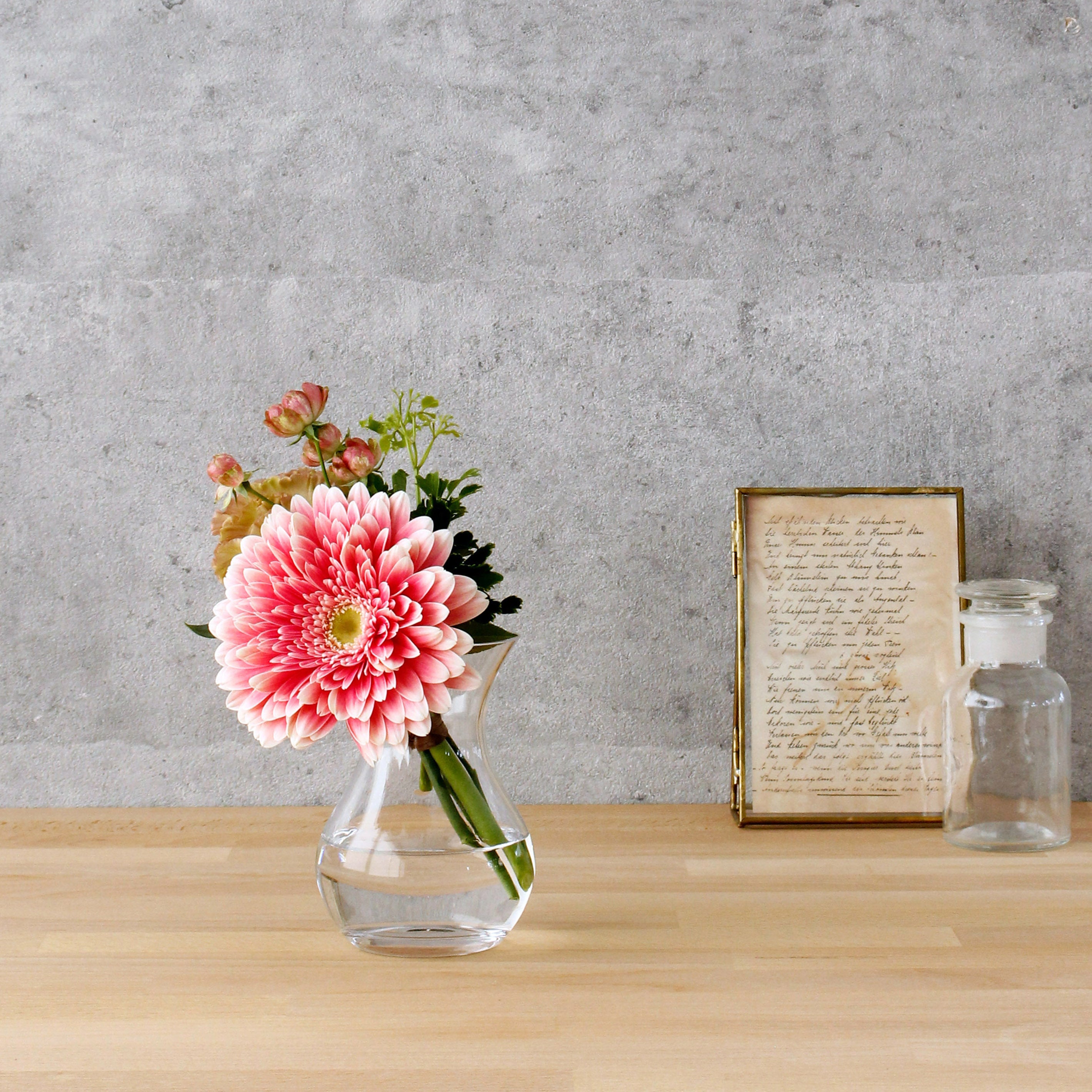 ミニブーケにおすすめ!くびれのカタチで花がいけやすい【courbe - クルブ】