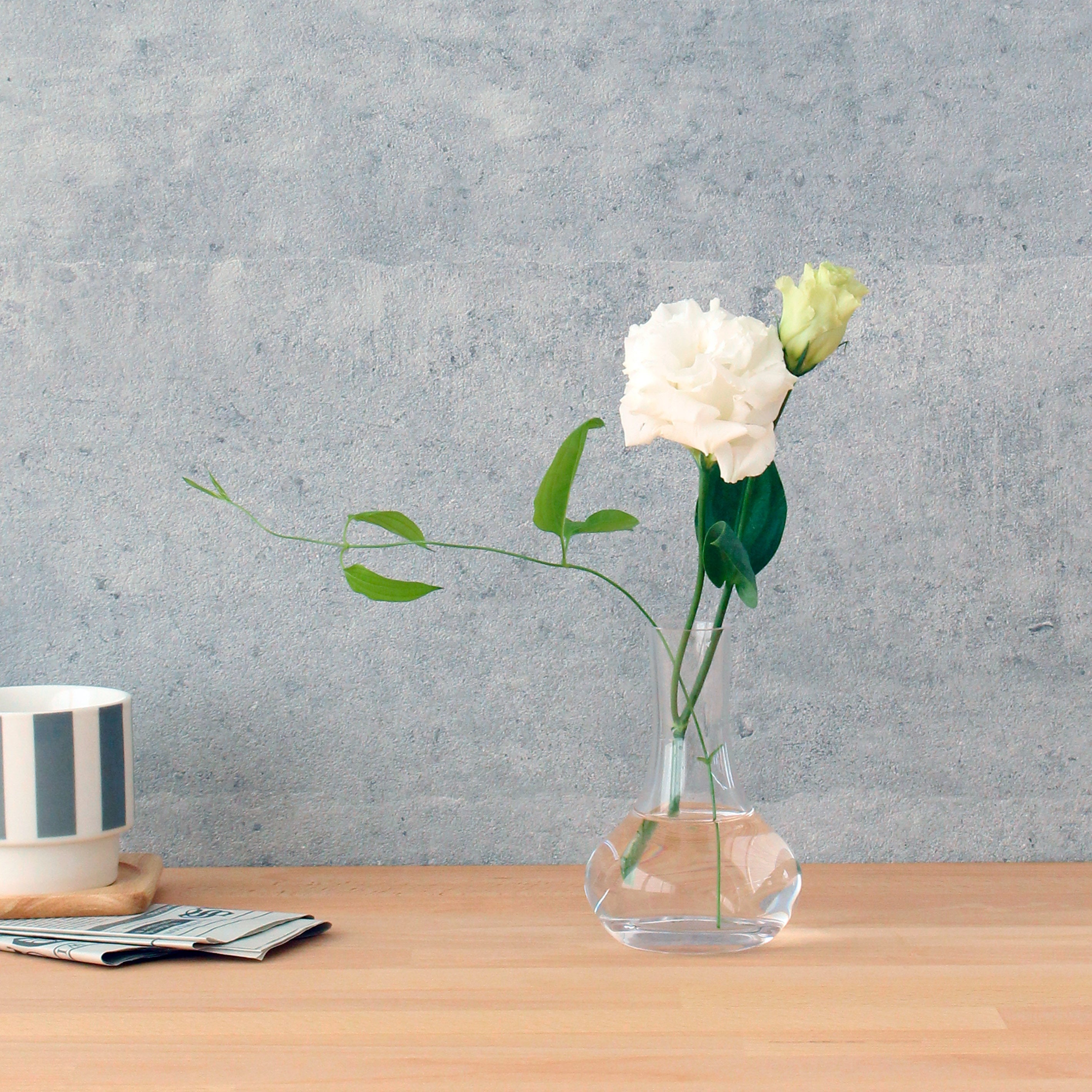 花の茎まで美しくみせるガラスの一輪挿し【courbe tall - クルブトール】