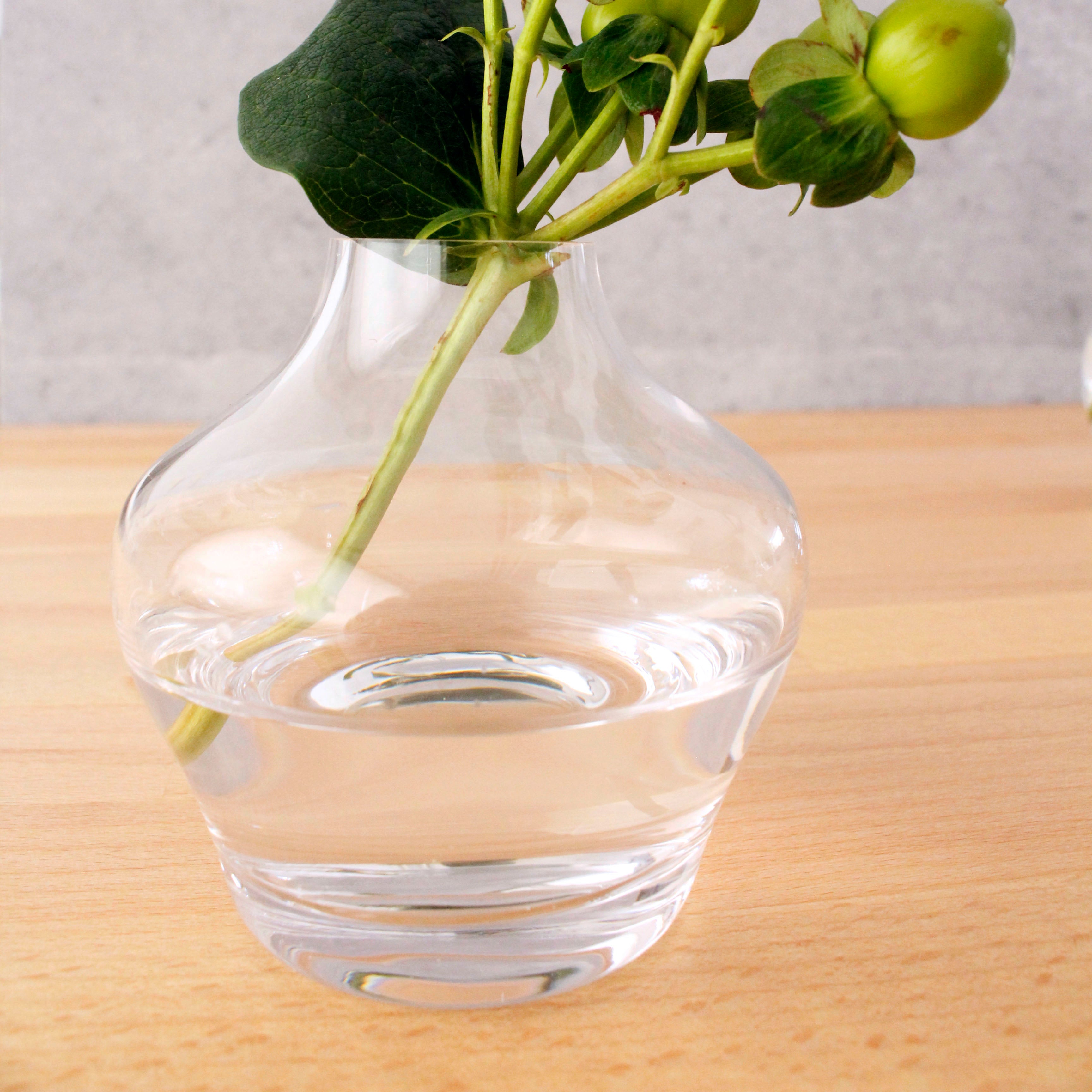 短い花におすすめ、小さなガラスの一輪挿し【courbe mini - クルブミニ】