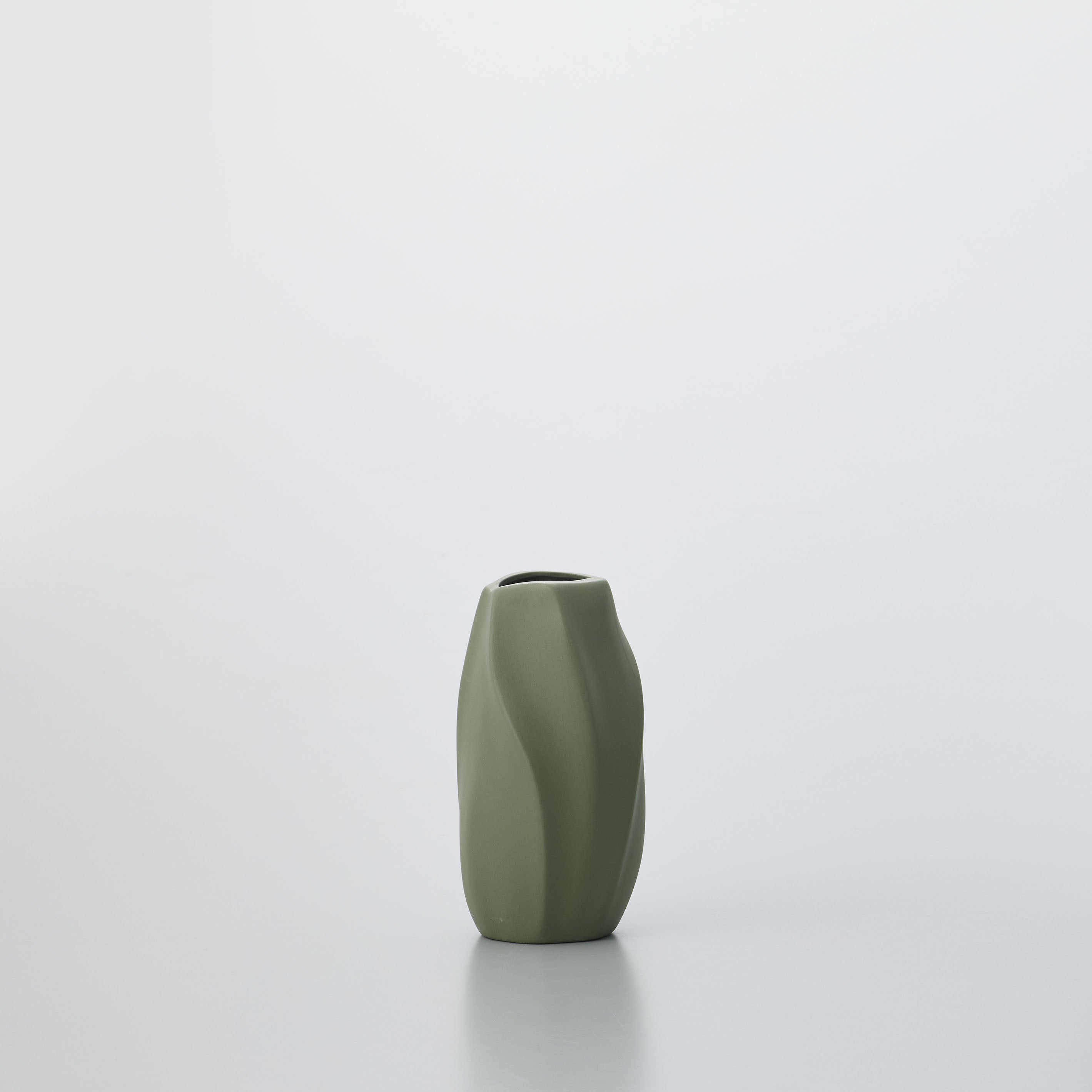 スッキリとしたフォルムにあたたかな色合いが魅力【espiral - エスピラル】