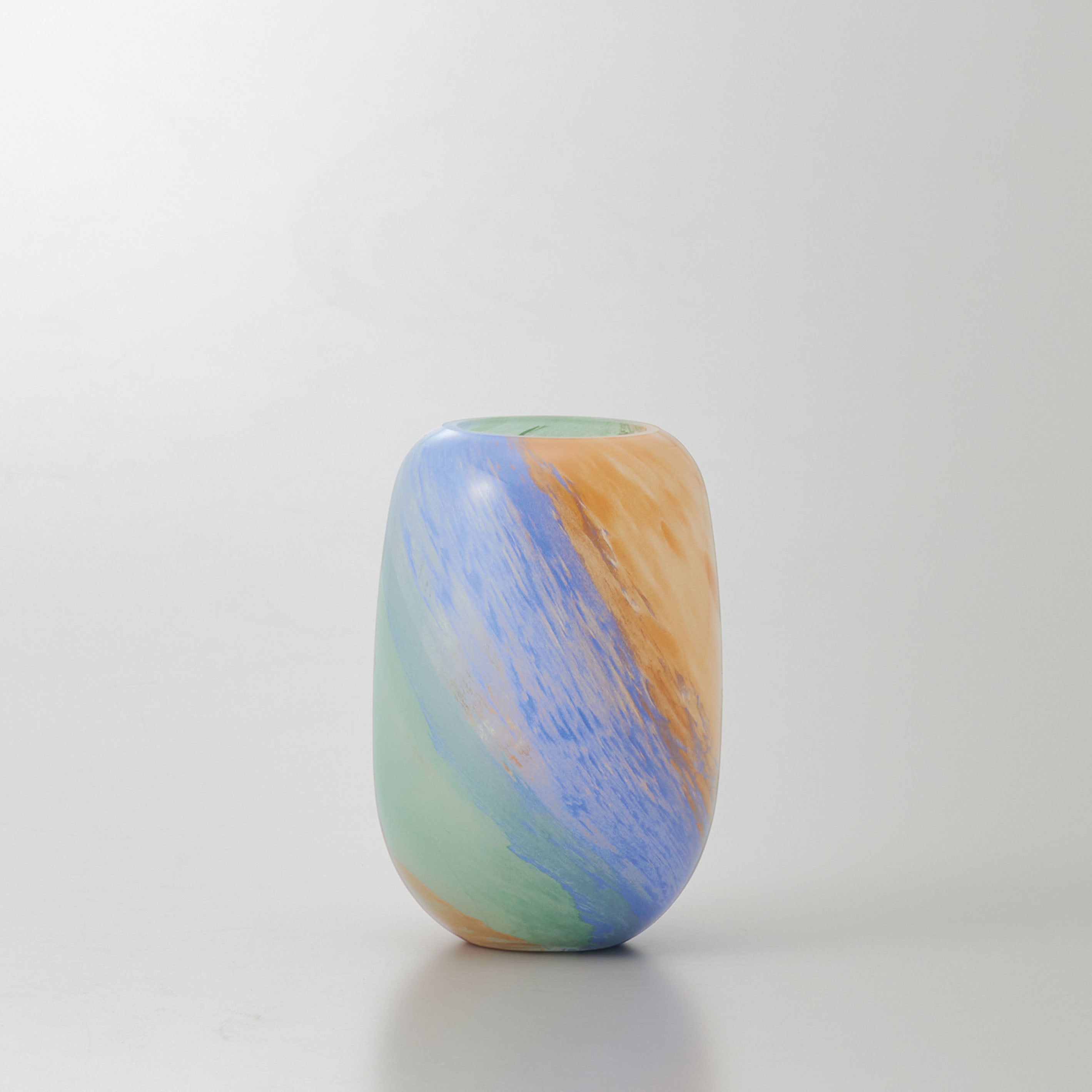 3色のヒーリングカラーが美しいガラスの花瓶【farbe - ファルべ】