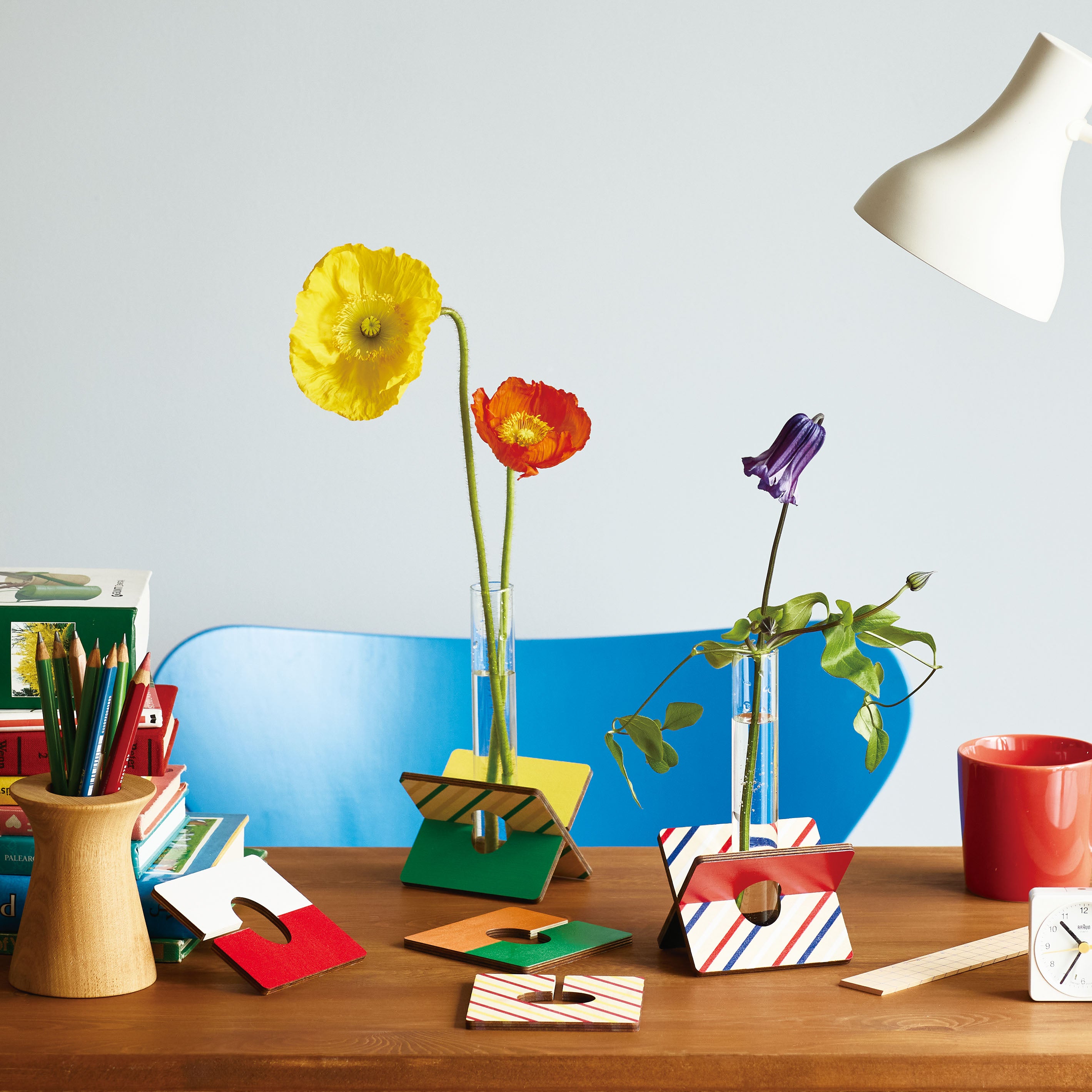 リモートワークのお供におすすめ!使って収納、文具のような一輪挿し花瓶【フラワー立て】