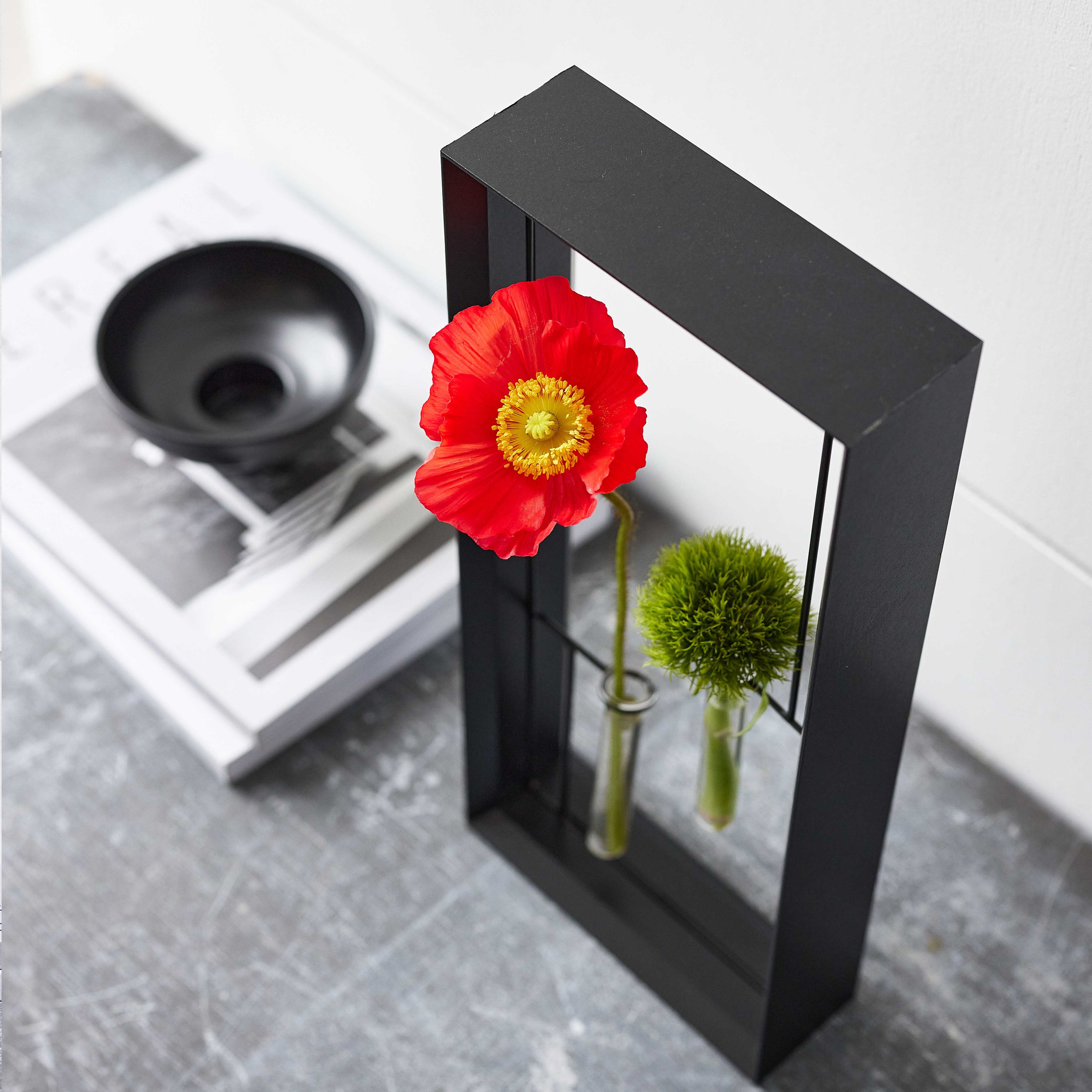 絵画のように花を飾って楽しめるフラワーフレーム【hanamado - ハナマド】