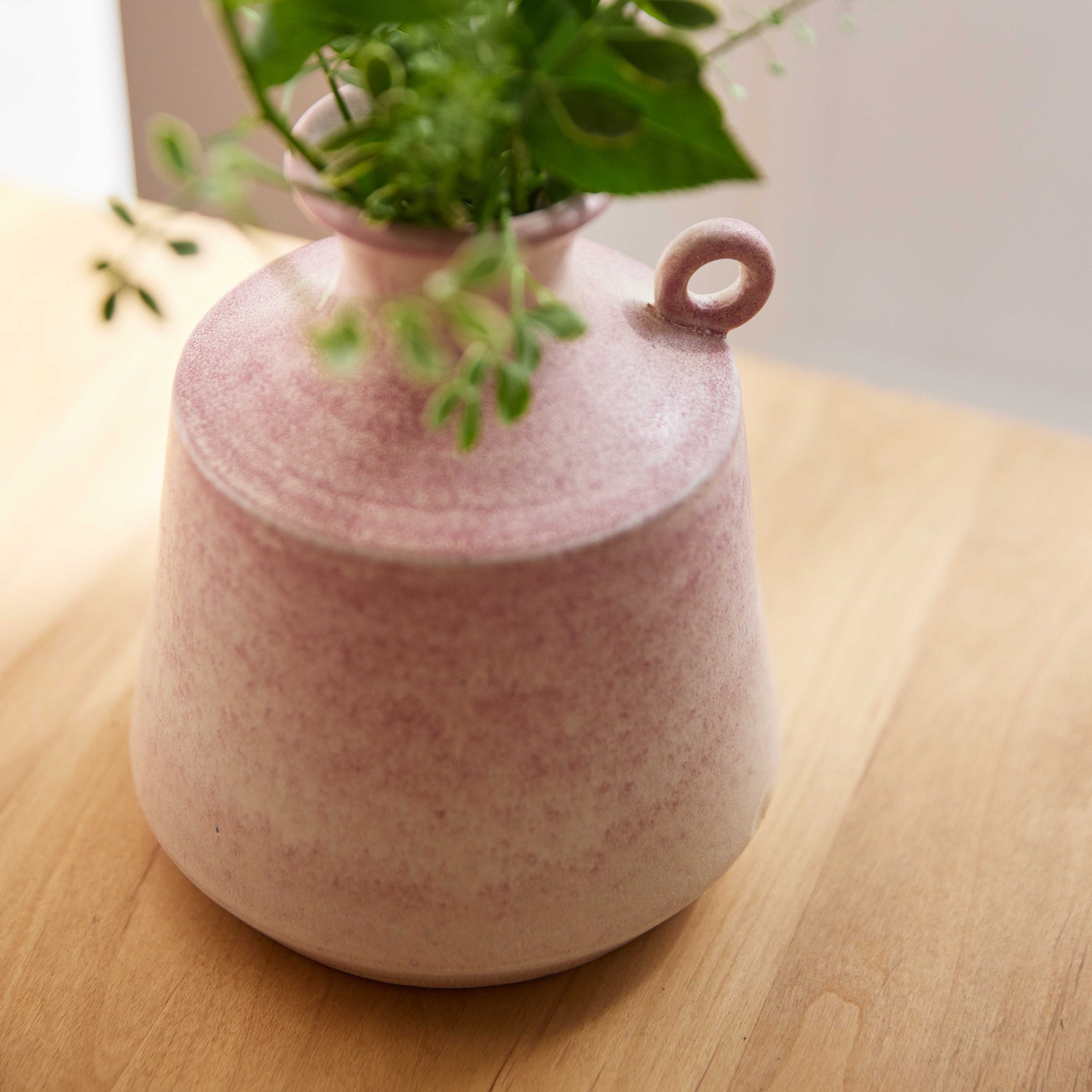 ぽってりとしたあたたかみのある花瓶【hinata - ヒナタ】