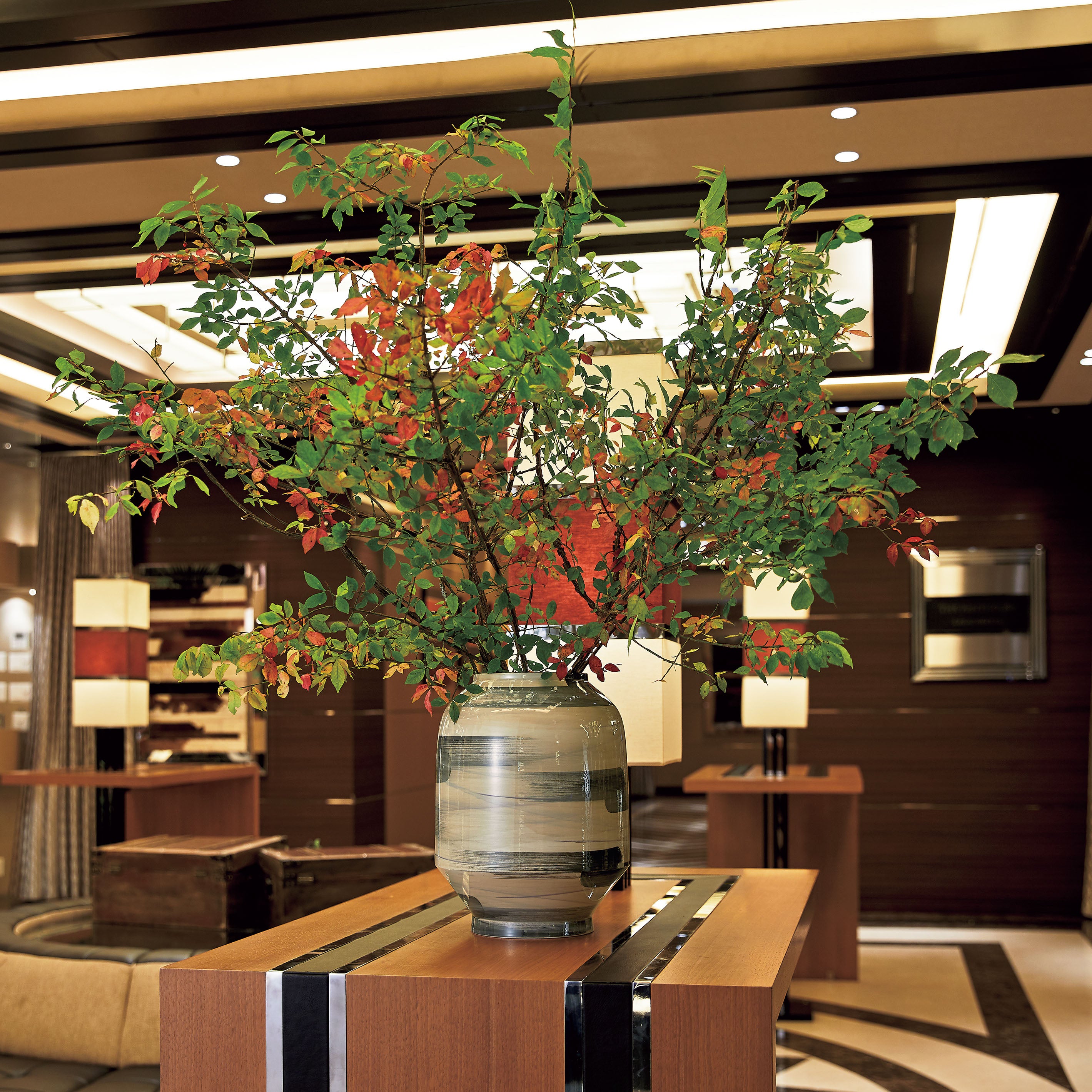 ハンドペイントのオリエンタルな花瓶【marumo - マルモ】