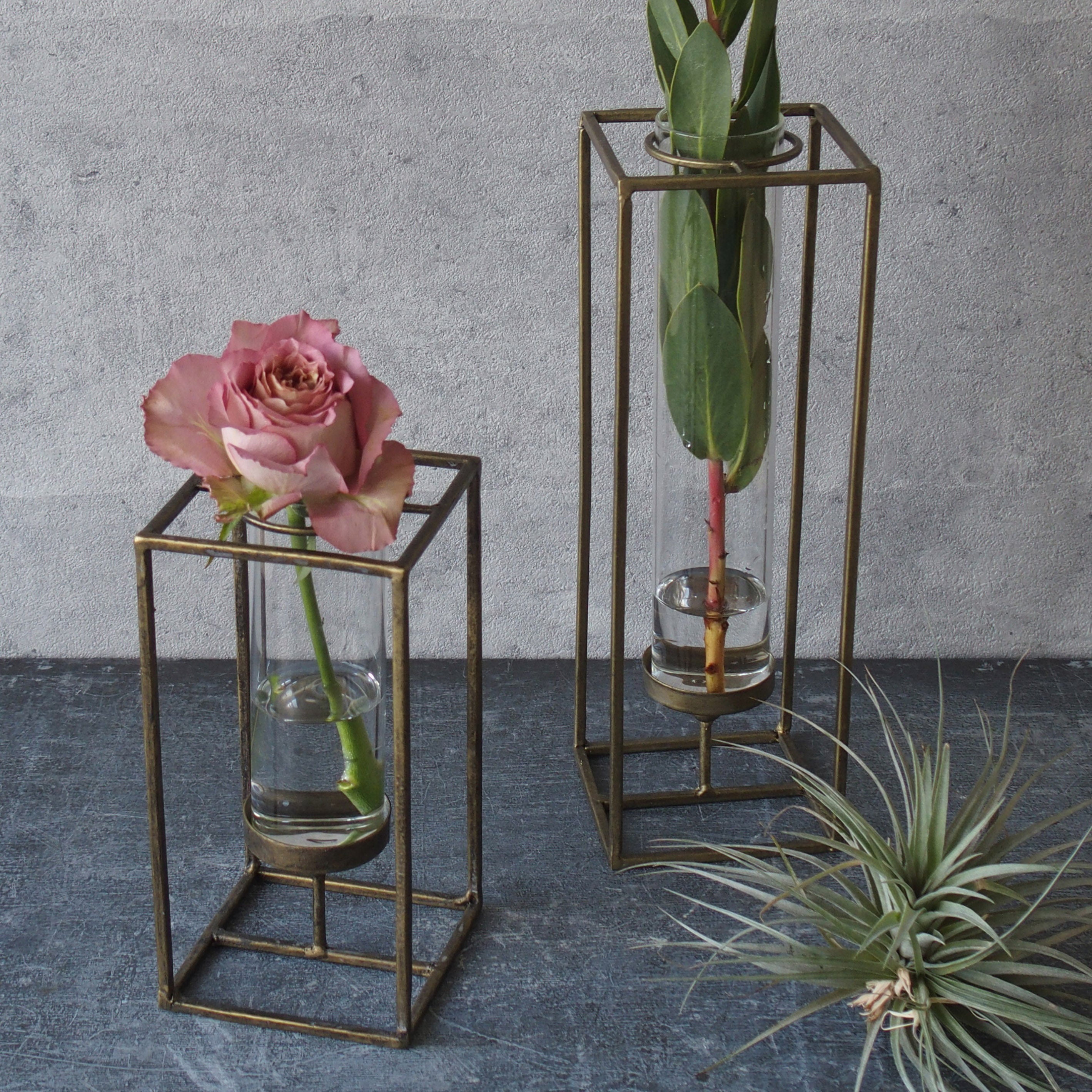 個性的な花やバラ一輪におすすめのアンティークな花瓶【 Norns - ノルン】