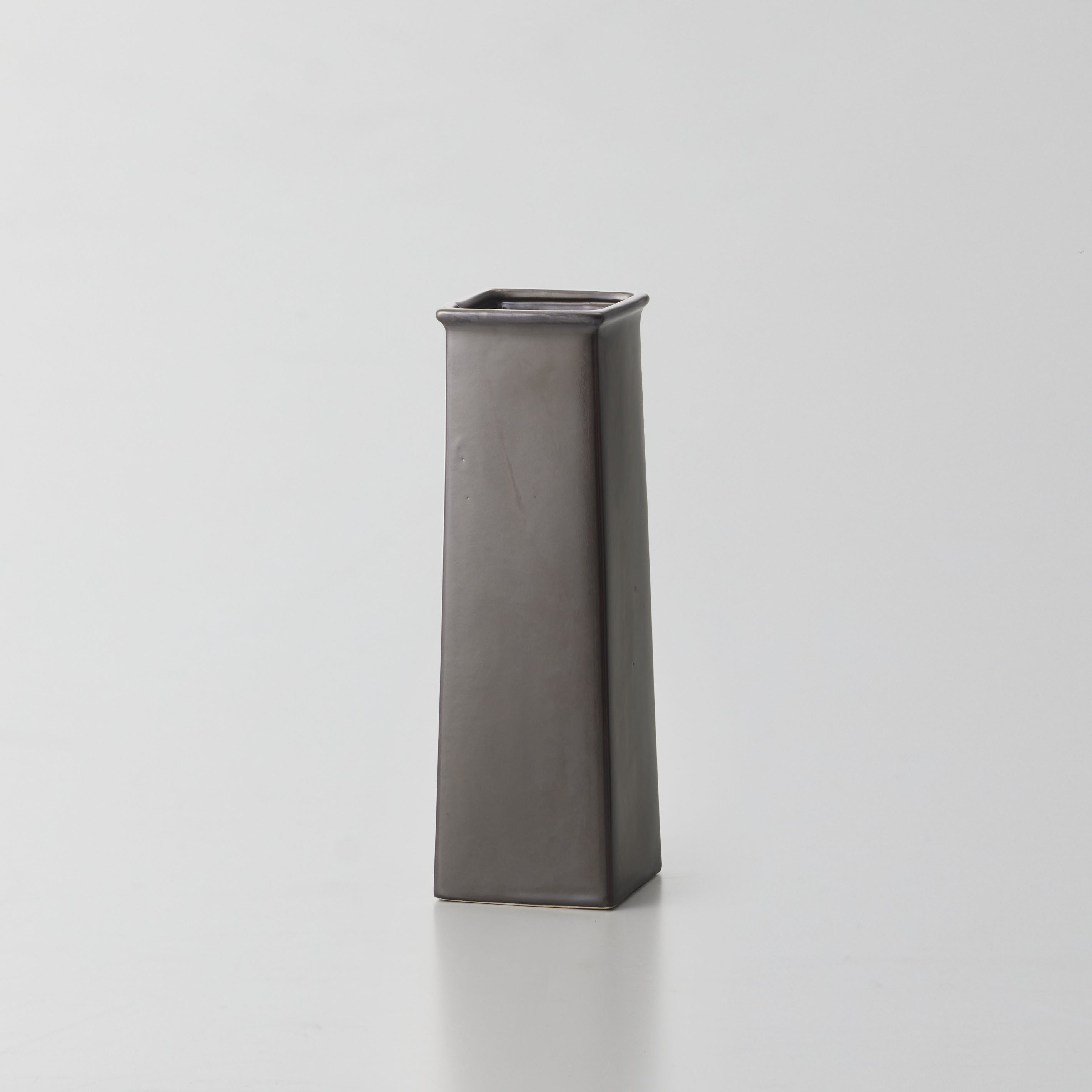 枝ものをいけるのにぴったり!和モダンな花瓶【 sobre - ソブル 】