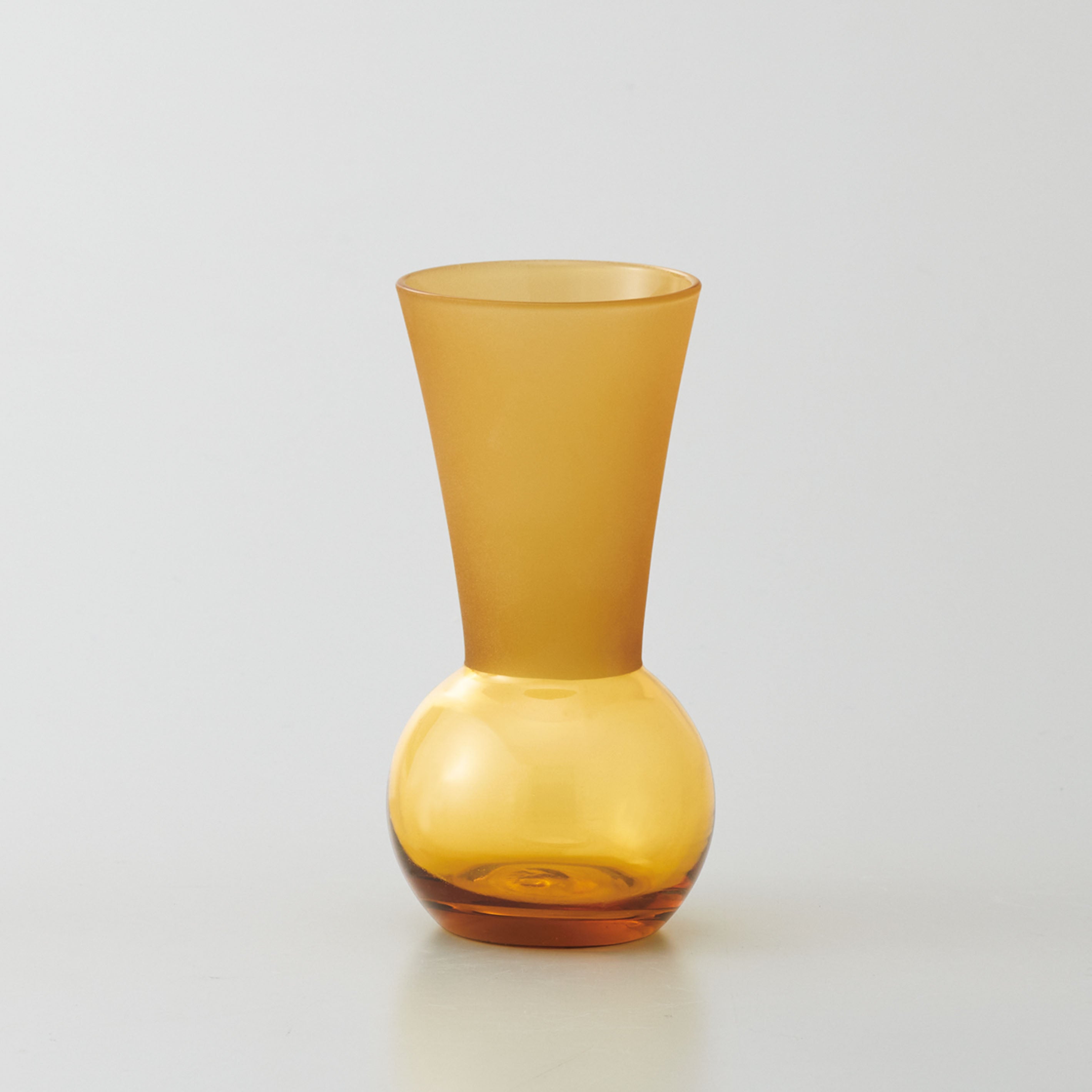 ○と△のカタチの組み合わせがユニークなガラスの花瓶【teruteru - テルテル】