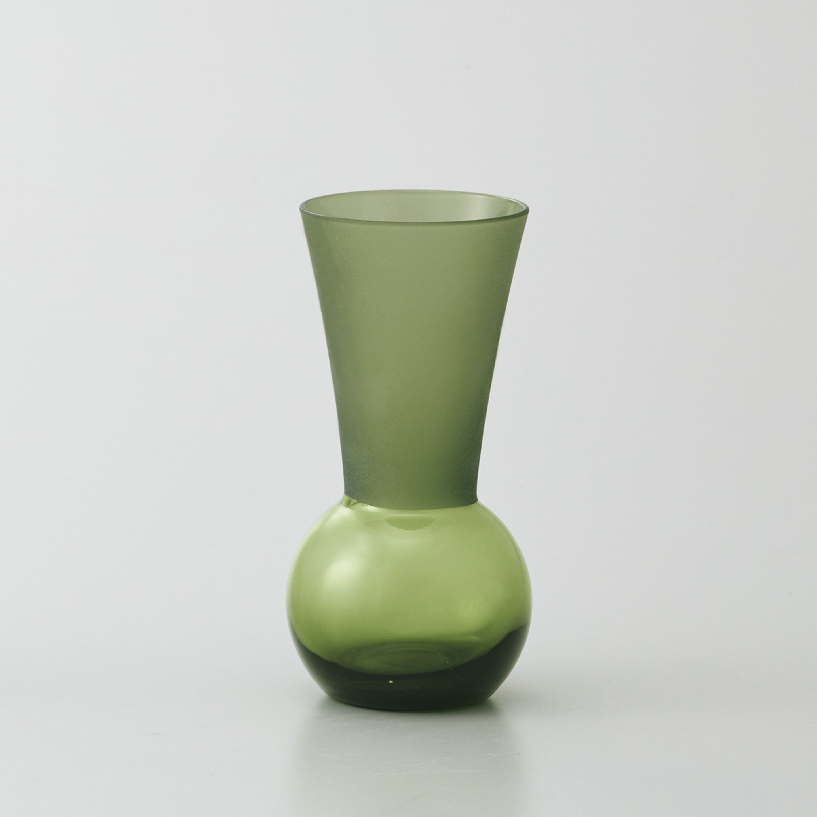 ○と△のカタチの組み合わせがユニークなガラスの花瓶【teruteru - テルテル】