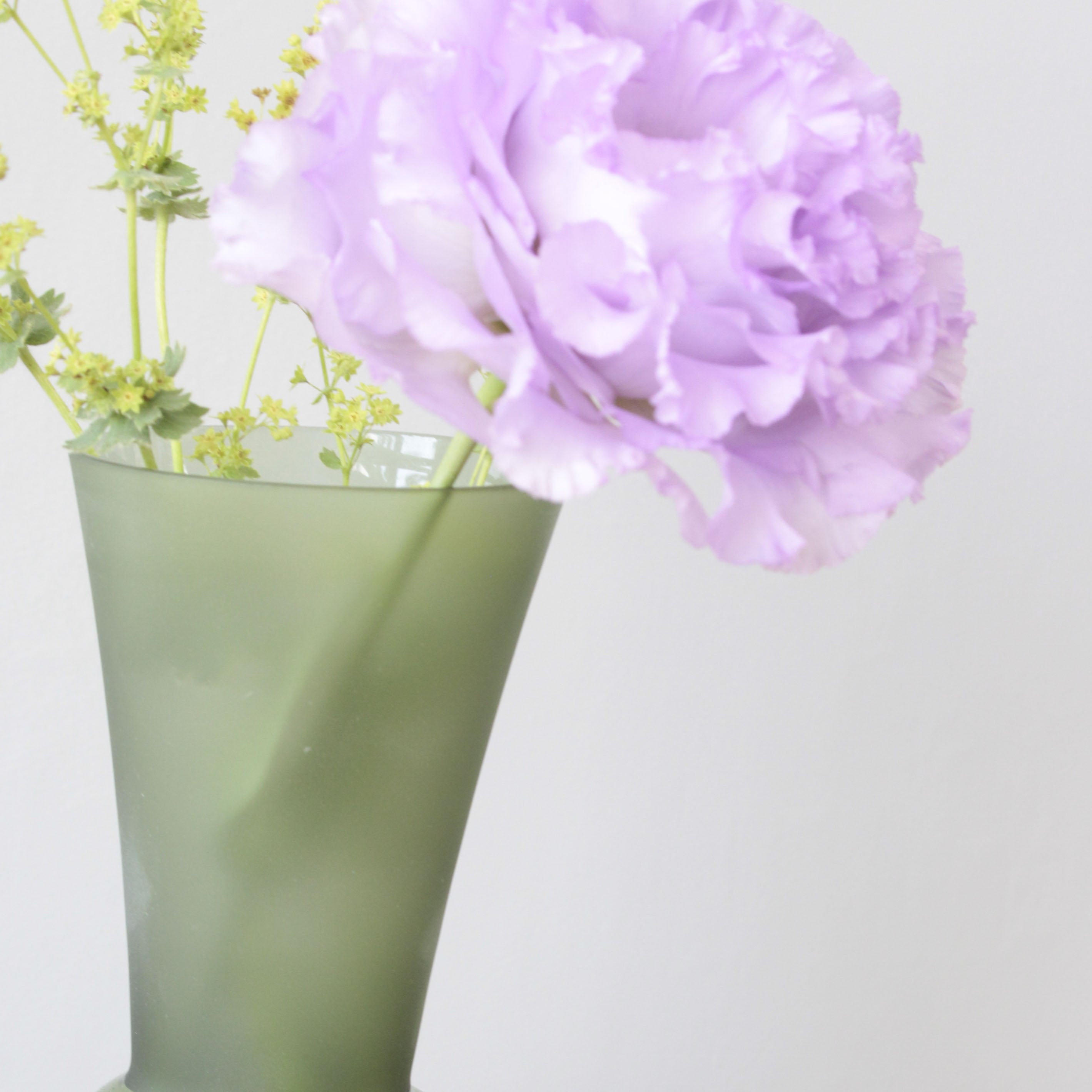 ○と△のカタチの組み合わせがユニークなガラスの花瓶【teruteru - テルテル】