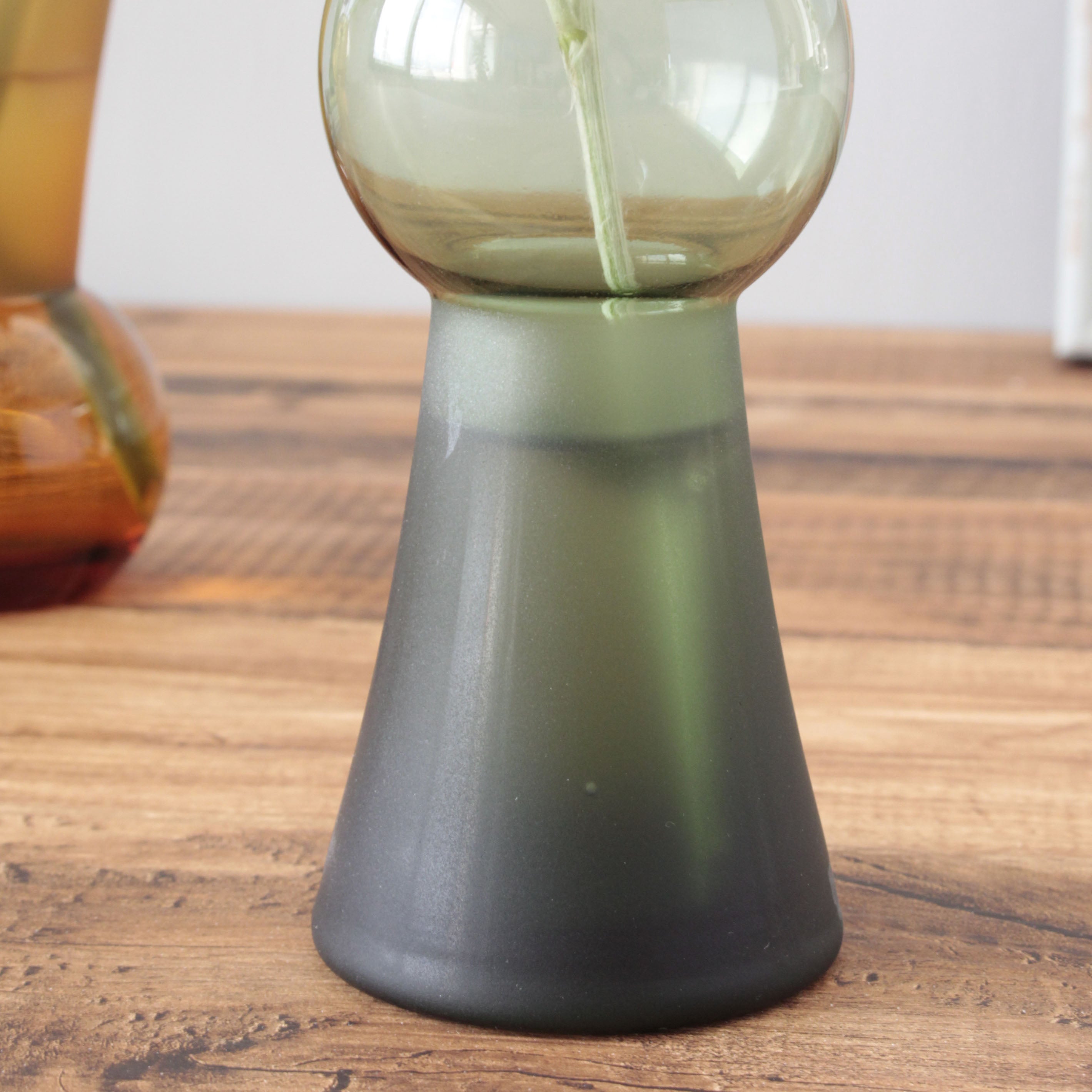 ○と△のカタチの組み合わせがユニークなガラスの花瓶【teruteru - テルテル】