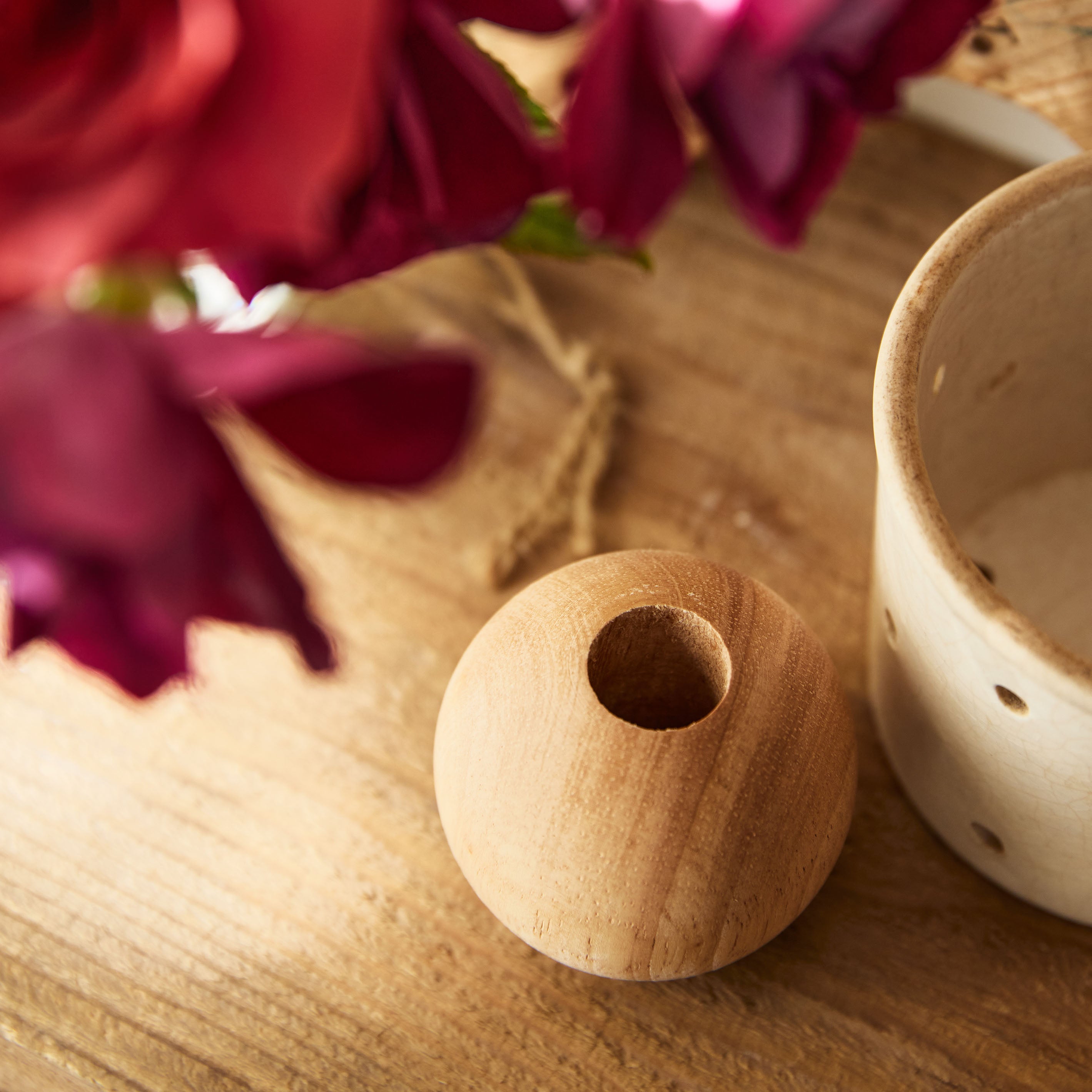 木のボールとガラスの組み合わせが遊び心をくすぐる一輪挿し【 visco - ビスコ 】