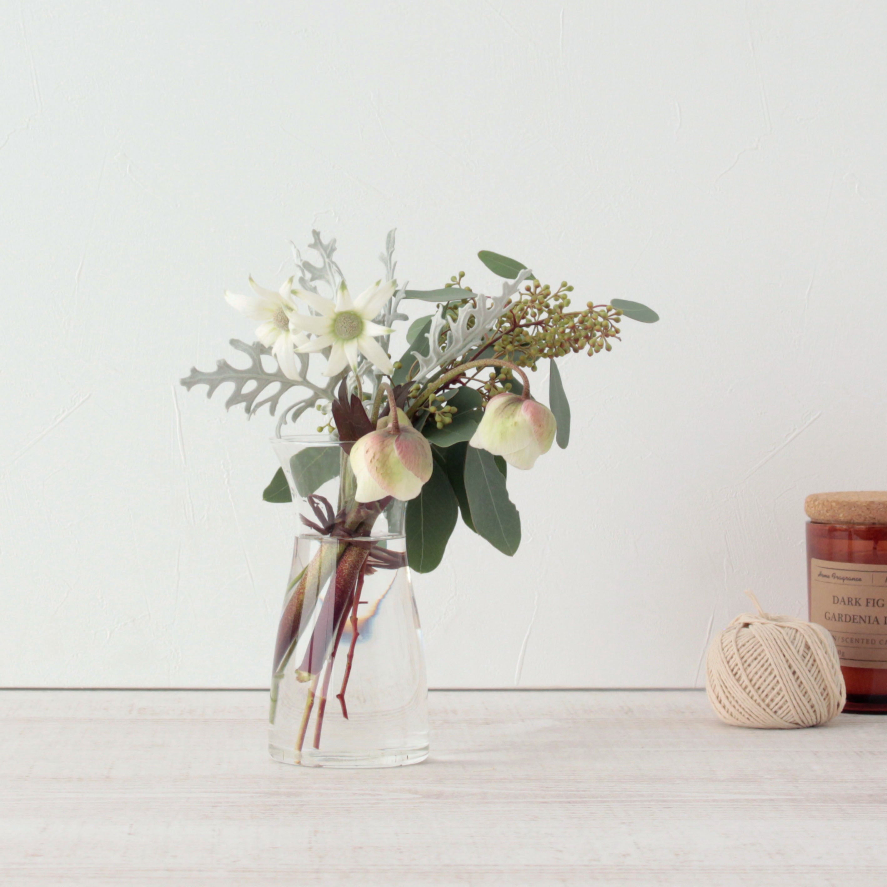 木のボールとガラスの組み合わせが遊び心をくすぐる一輪挿し【 visco - ビスコ 】