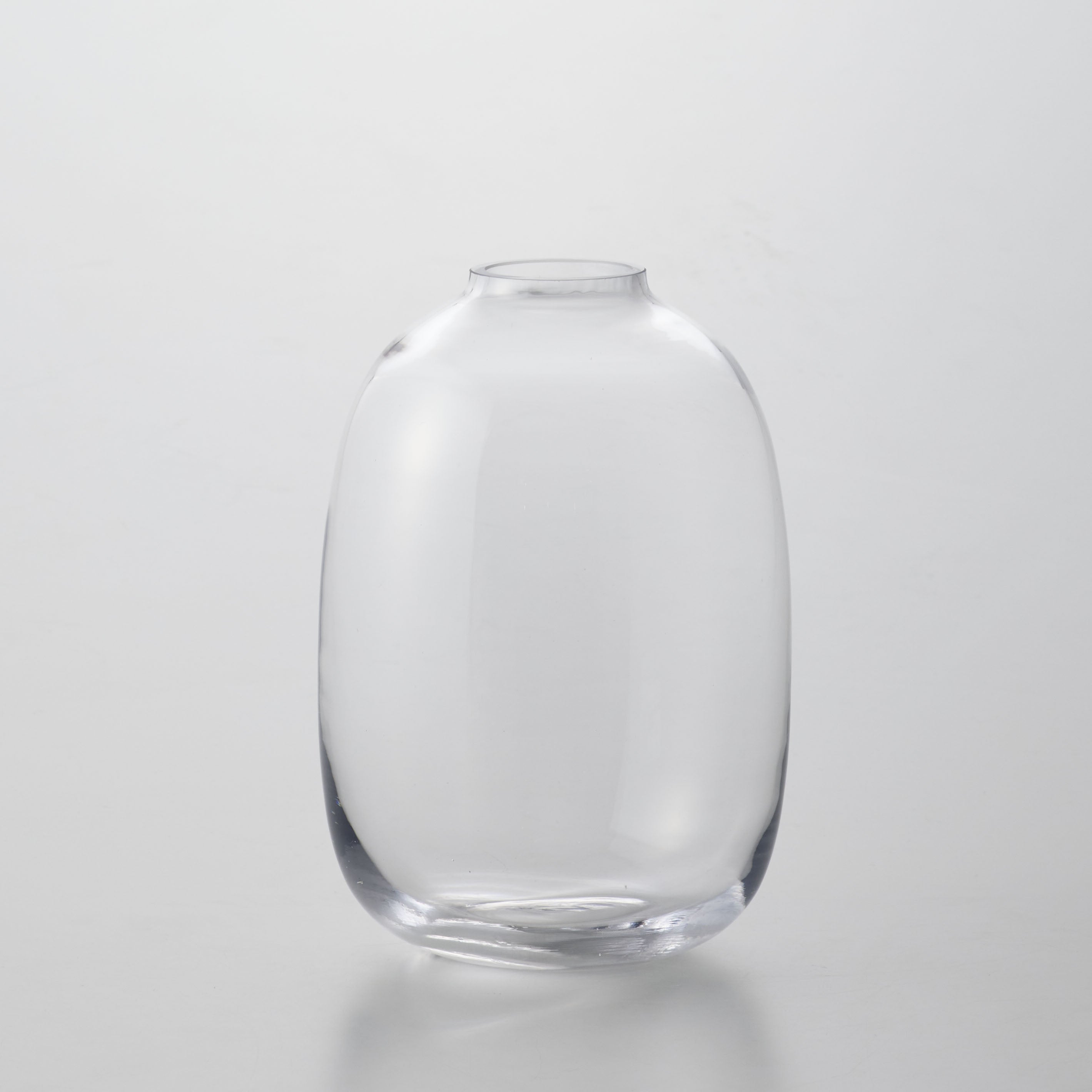 安らぎを与えてくれるゆったりとした丸いガラスの花瓶【Ballon - バロン】