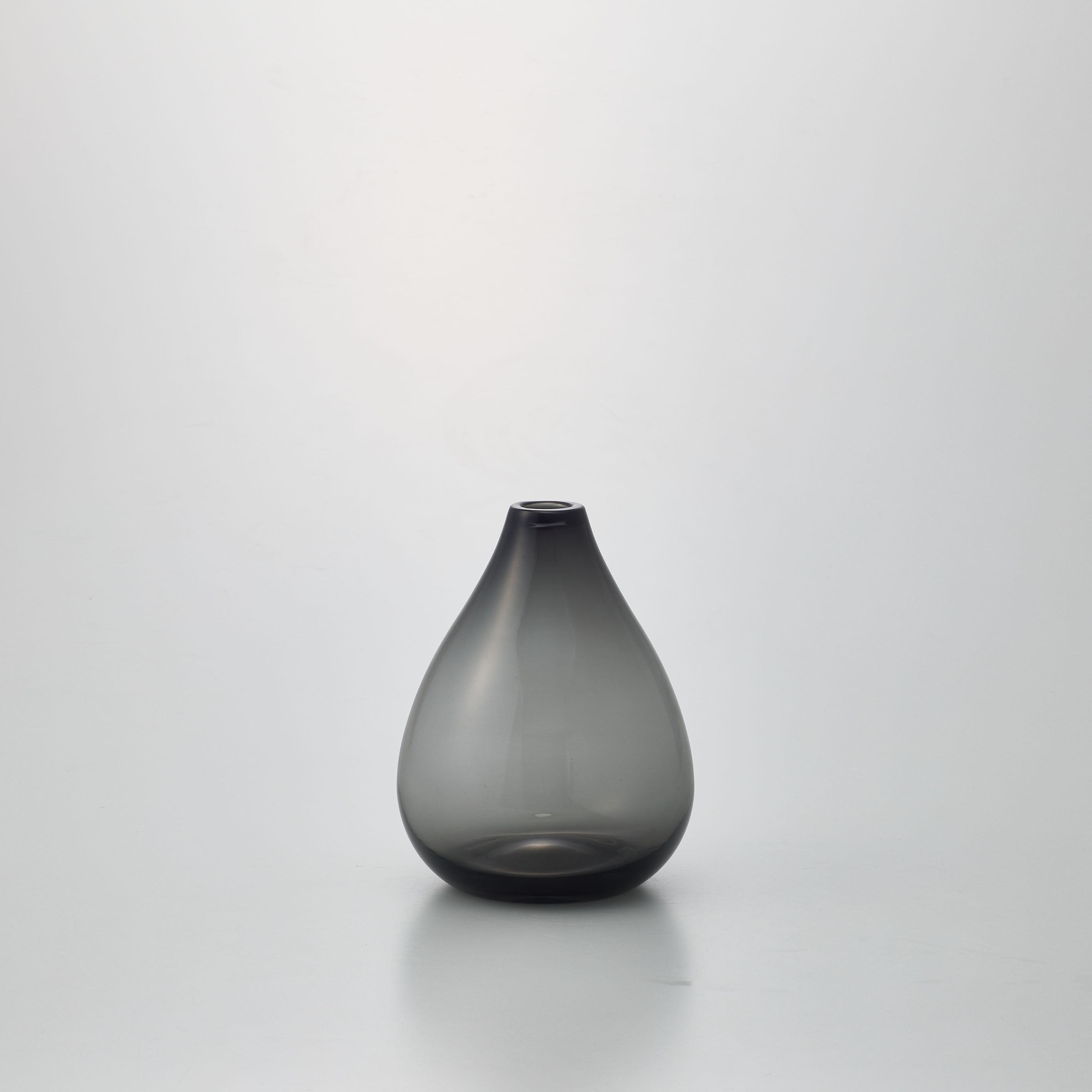 スモーキーカラーのガラスの花瓶【 Dew - デュー 】
