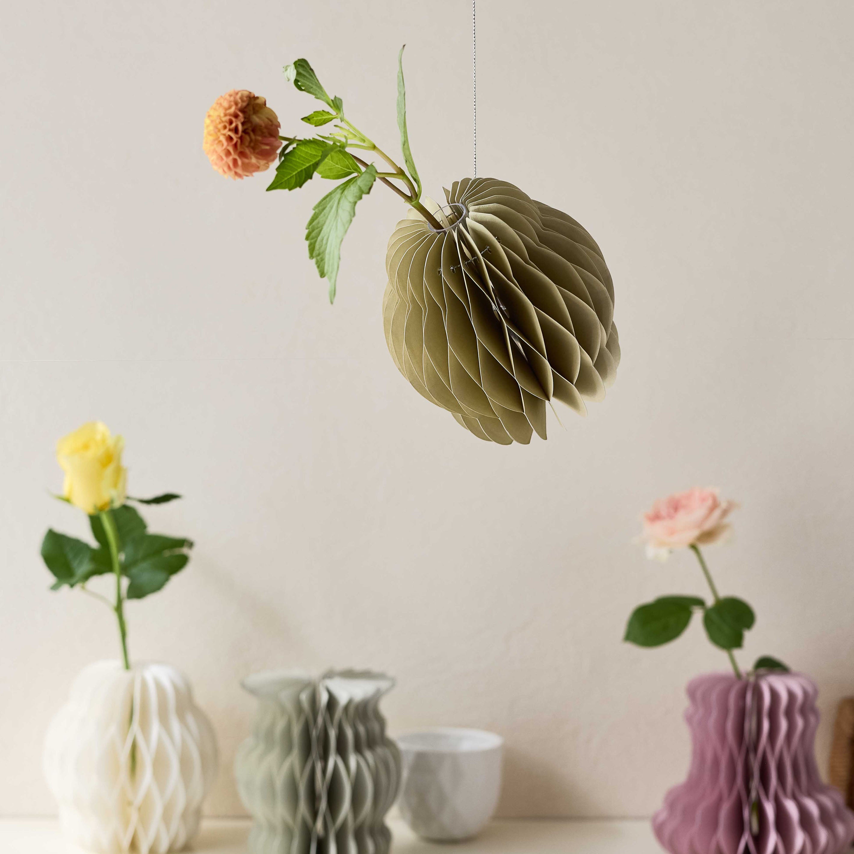 3WAYの飾り方が楽しめる100％再生紙の折りたたみ式の一輪挿し【 Plissé - プリッセ 】