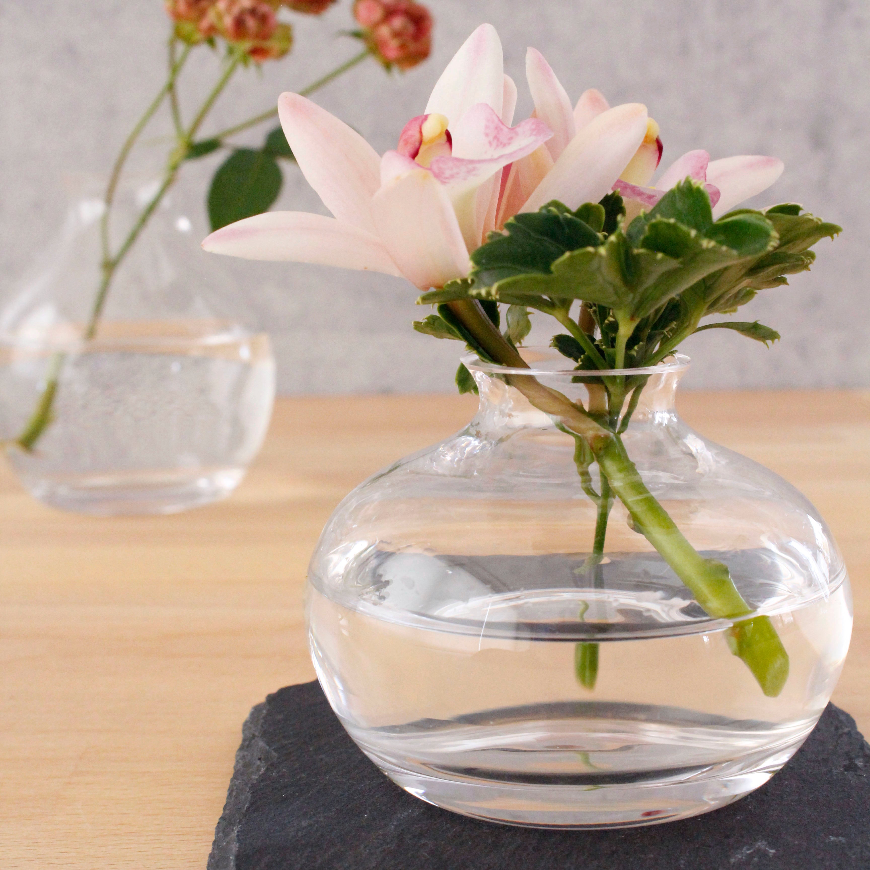 短い花におすすめ、小さなガラスの一輪挿し【courbe mini - クルブミニ】