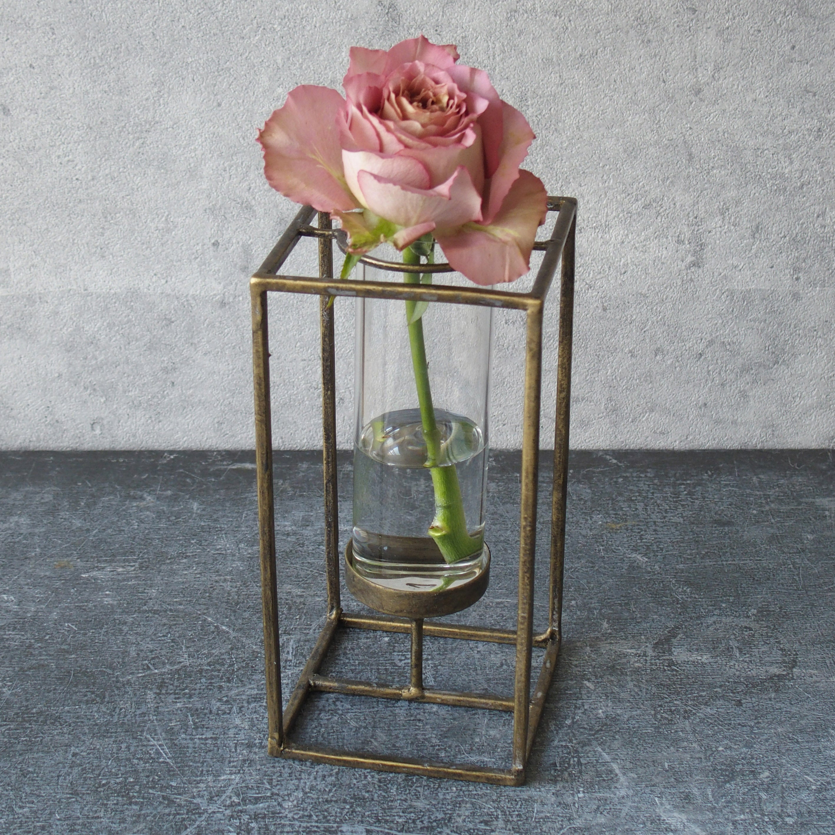 個性的な花やバラ一輪におすすめのアンティークな花瓶【 Norns - ノルン】
