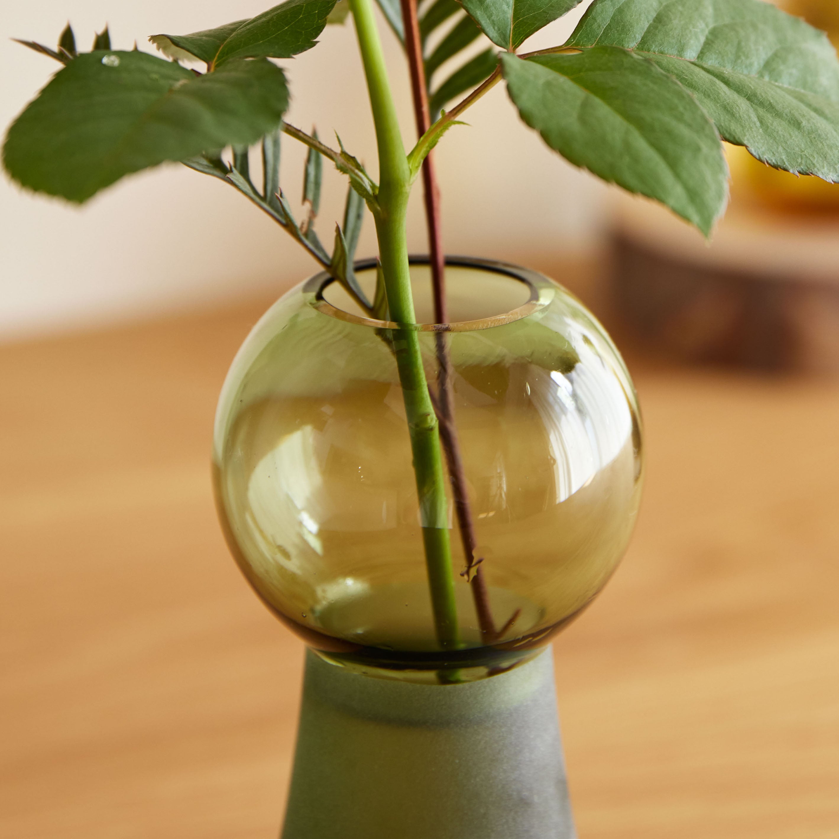 ○と△のカタチの組み合わせがユニークなガラスの花瓶【teruteru - テルテル】