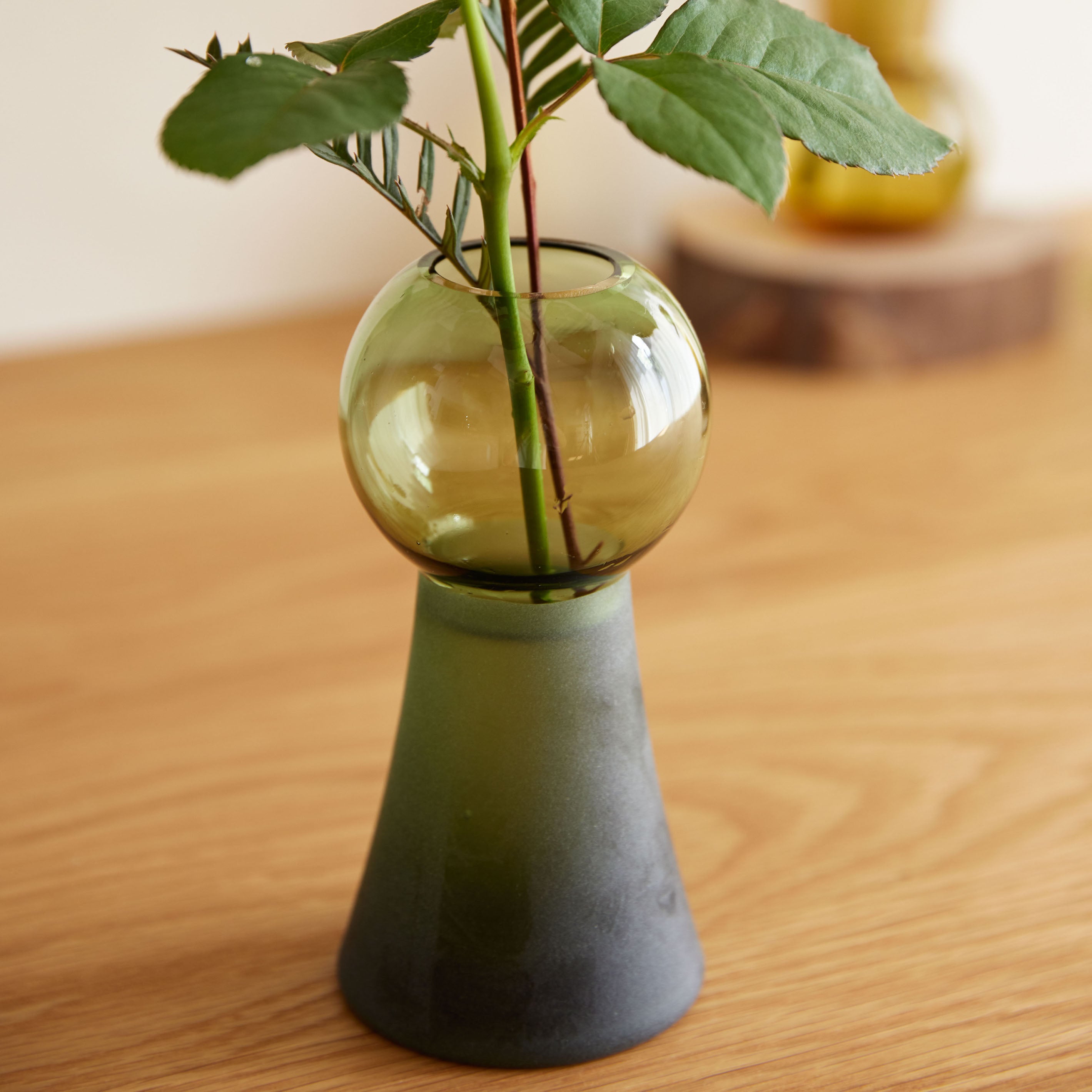 ○と△のカタチの組み合わせがユニークなガラスの花瓶【teruteru - テルテル】